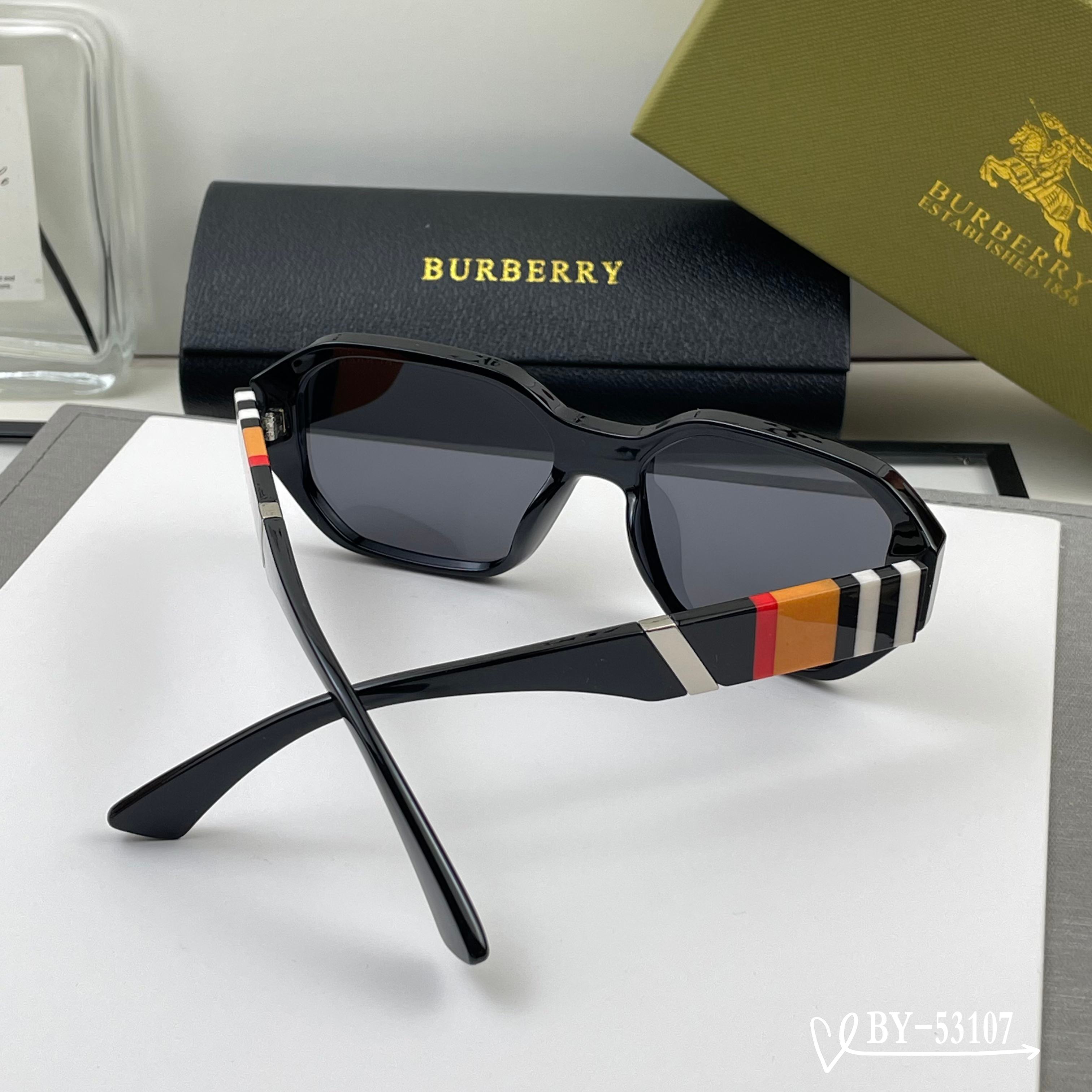 👓.【Burberry-巴宝莉】 🕶.【宝丽来树脂偏光镜片】 ⭐️ .【TR镜架轻便佩戴舒适】 🌟 .【