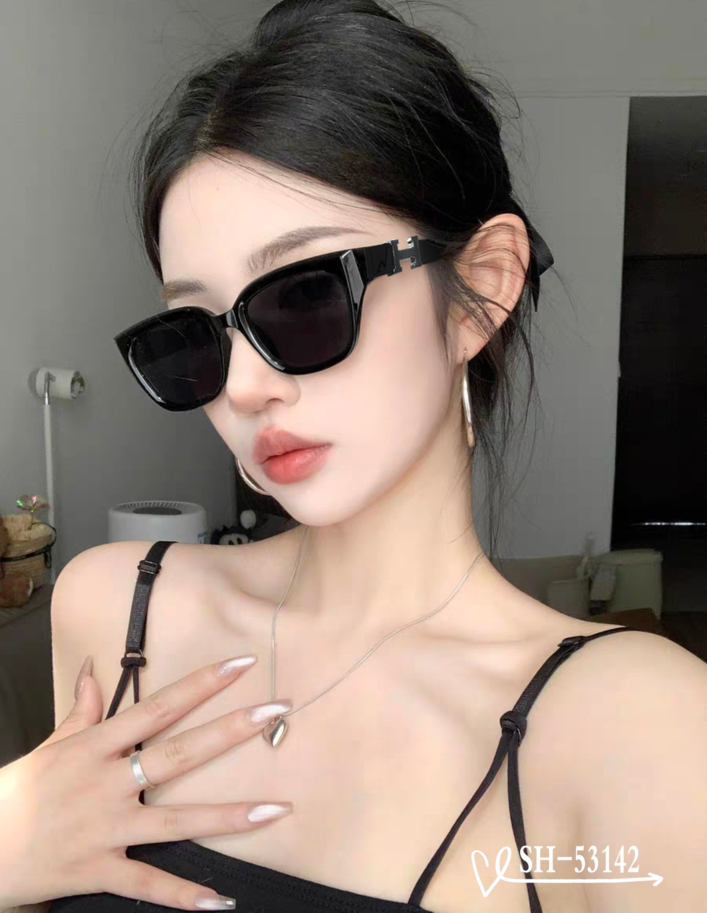 👓.【爱马仕-HERMES】 🕶.【宝丽来树脂偏光镜片】 ⭐️.【TR90镜架轻便佩戴舒适】 🌟.【si