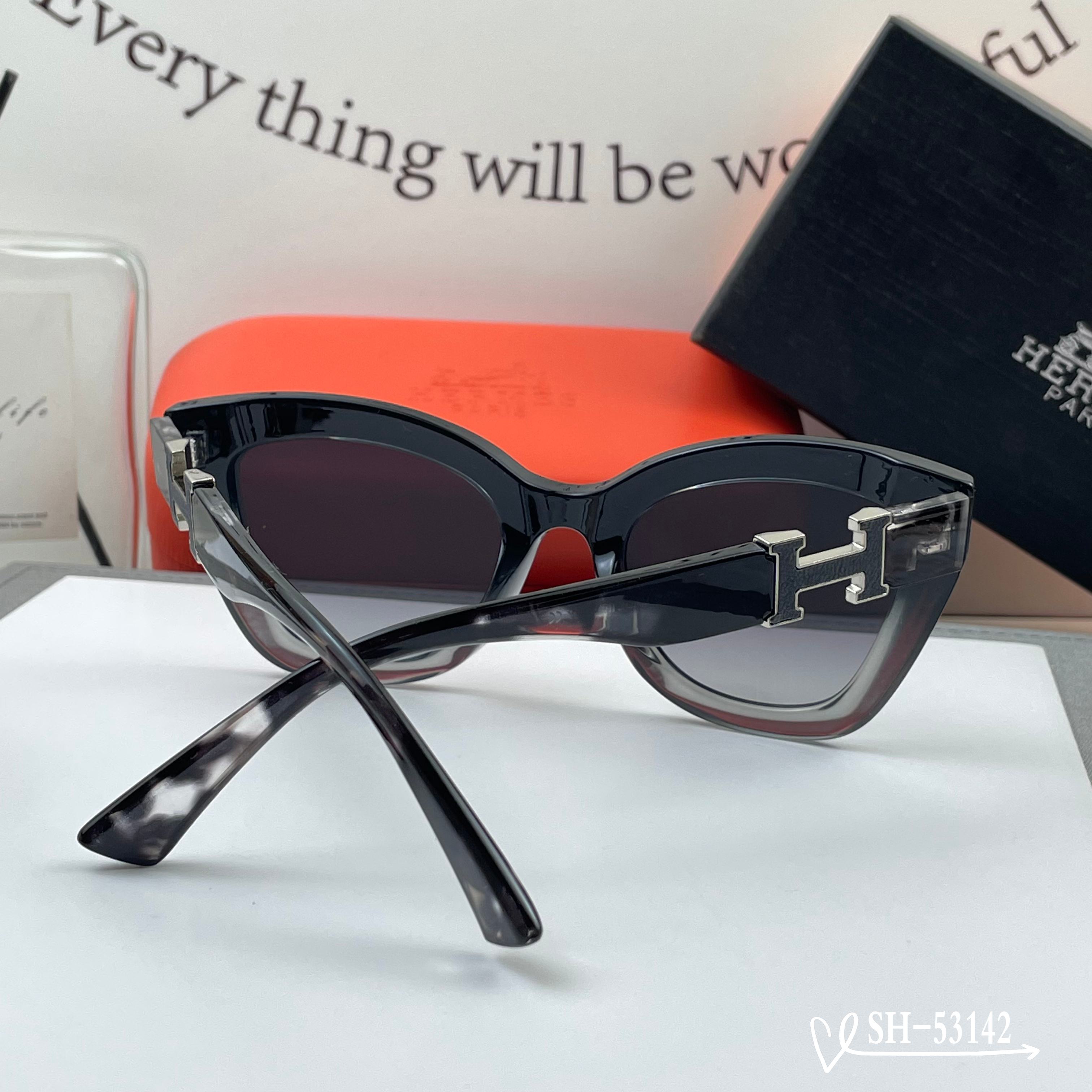 👓.【爱马仕-HERMES】 🕶.【宝丽来树脂偏光镜片】 ⭐️.【TR90镜架轻便佩戴舒适】 🌟.【si