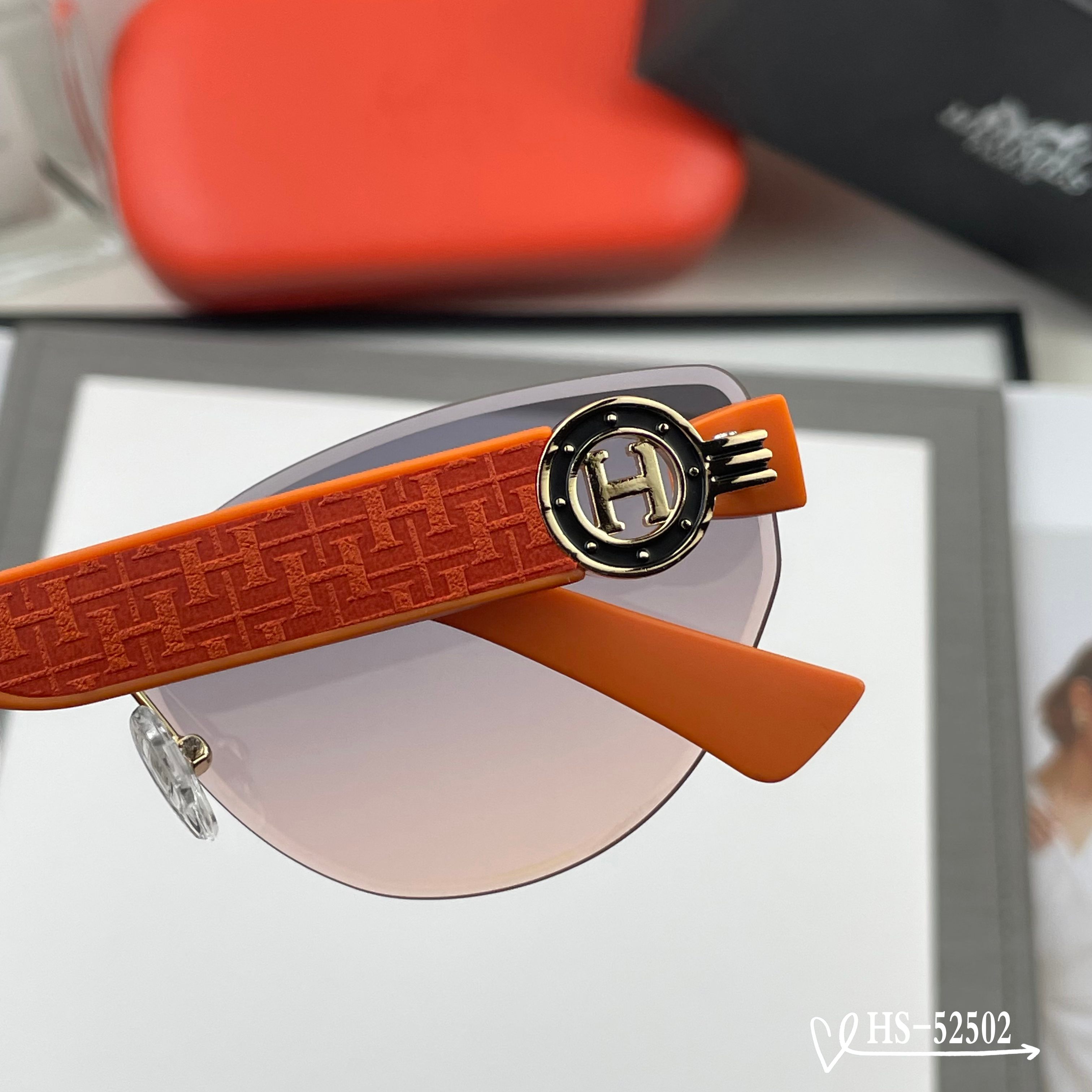 👓.【爱马仕-HERMES】 🕶.【宝丽来树脂偏光镜片】 ⭐️.【TR90镜架轻便佩戴舒适】 🌟.【si
