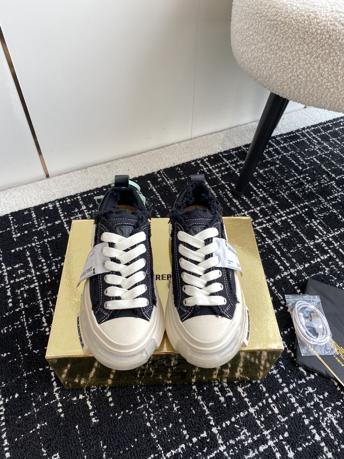 SMILEREPUBLIC Seon Jian Canvas Shoes: Retro Style for Couples’ Leisure Sneakers