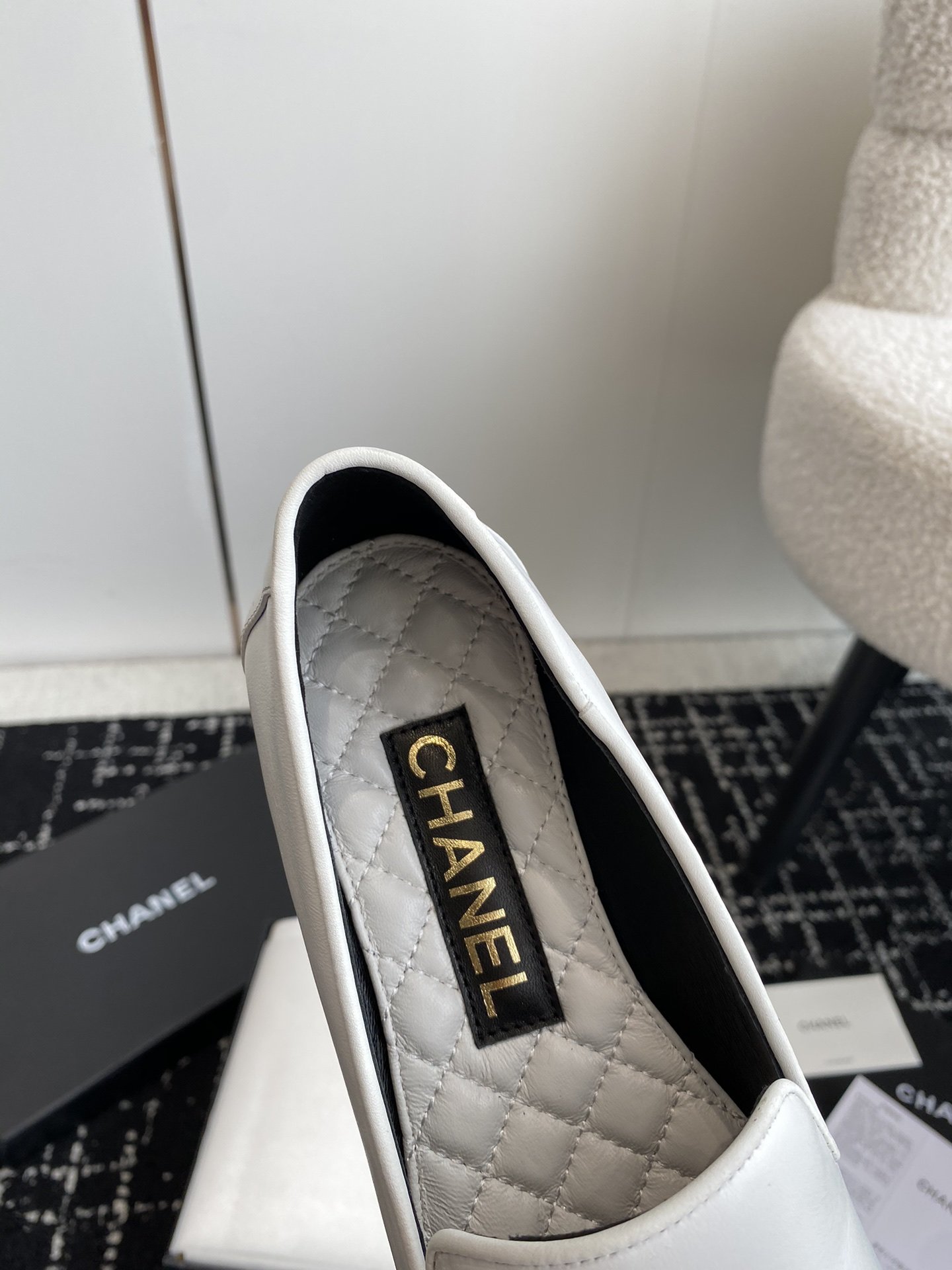 Chanel23c新品双C乐福鞋就很有当代的复古那味儿上脚超级显瘦又舒适日常随心搭配裙子裤子都无敌好看！
