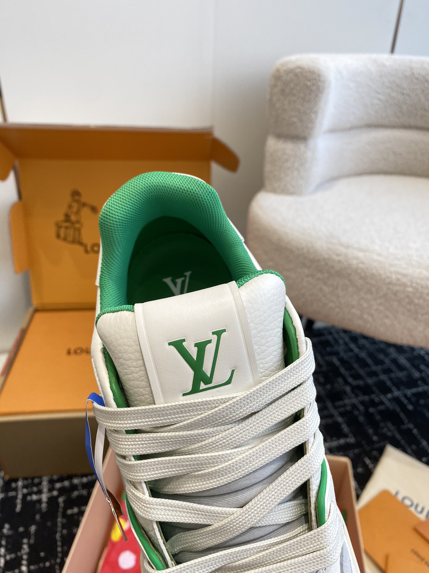代购级
Louis Vuitton 驴家的爆款！trainer板鞋，每个人都必须入的款，绝不后悔！

超