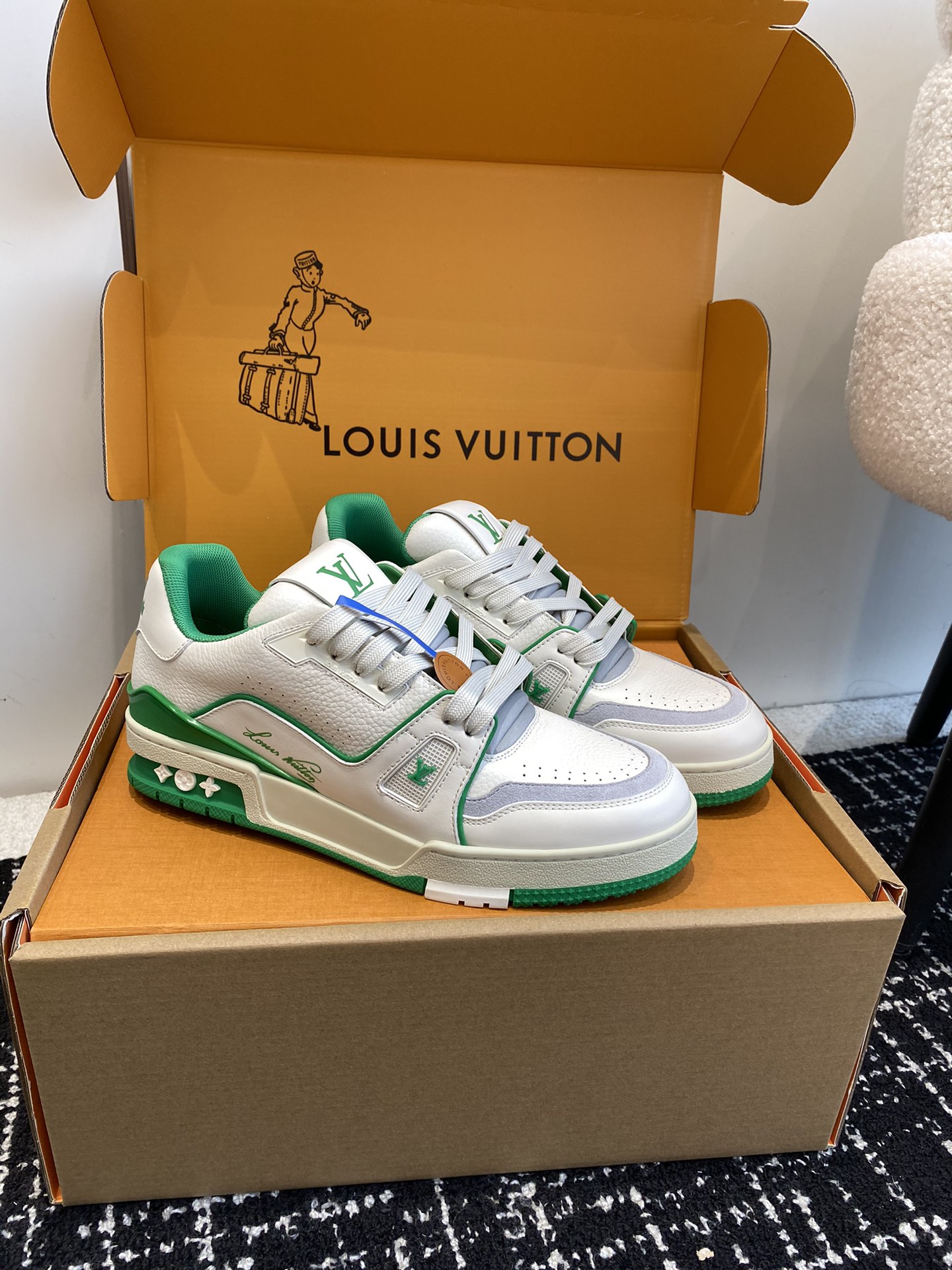 代购级
Louis Vuitton 驴家的爆款！trainer板鞋，每个人都必须入的款，绝不后悔！

超