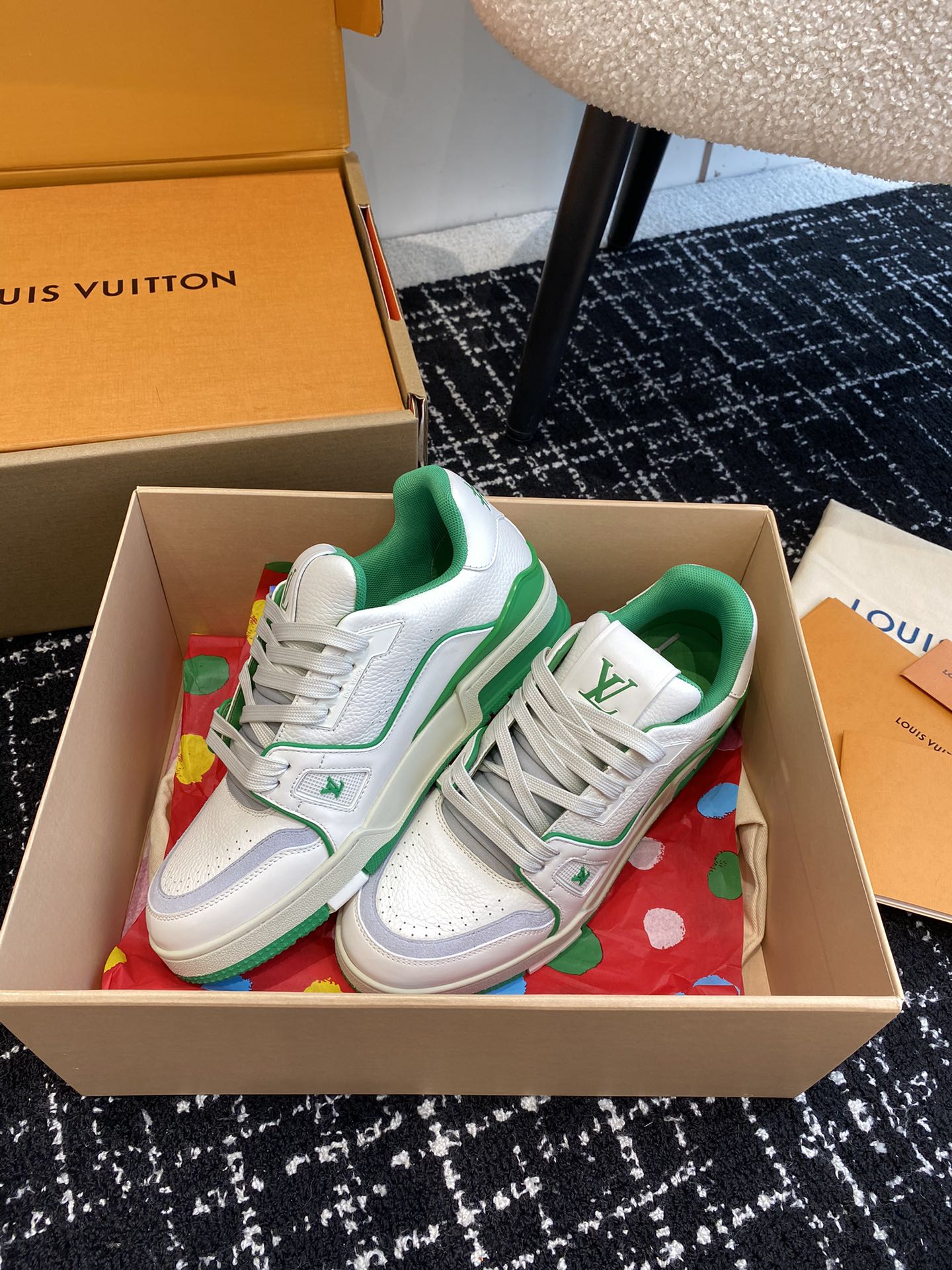 代购级
Louis Vuitton 驴家的爆款！trainer板鞋，每个人都必须入的款，绝不后悔！

超