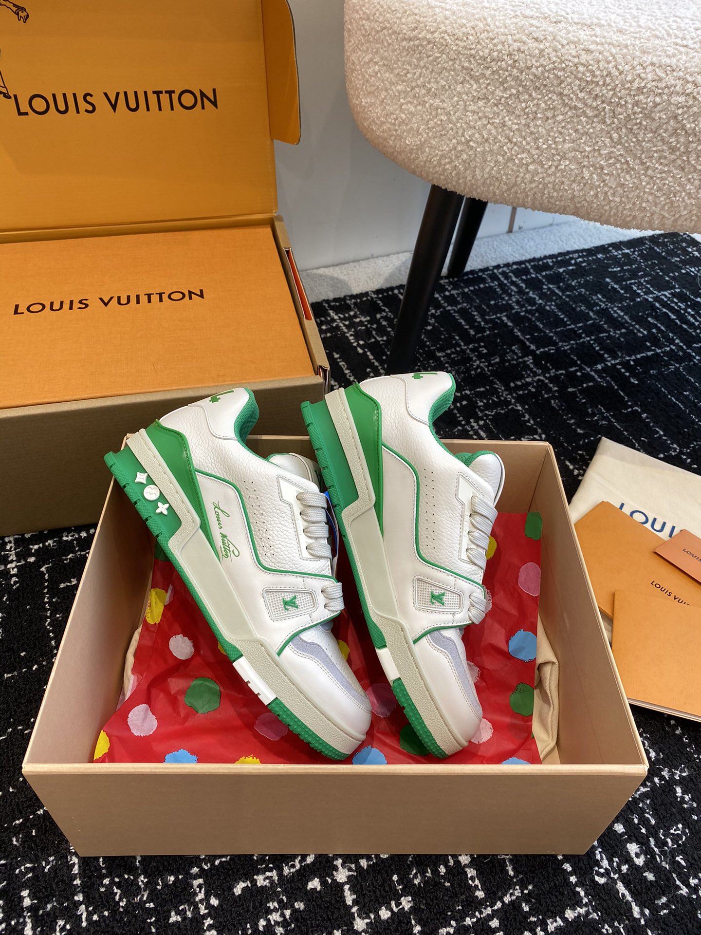代购级
Louis Vuitton 驴家的爆款！trainer板鞋，每个人都必须入的款，绝不后悔！

超