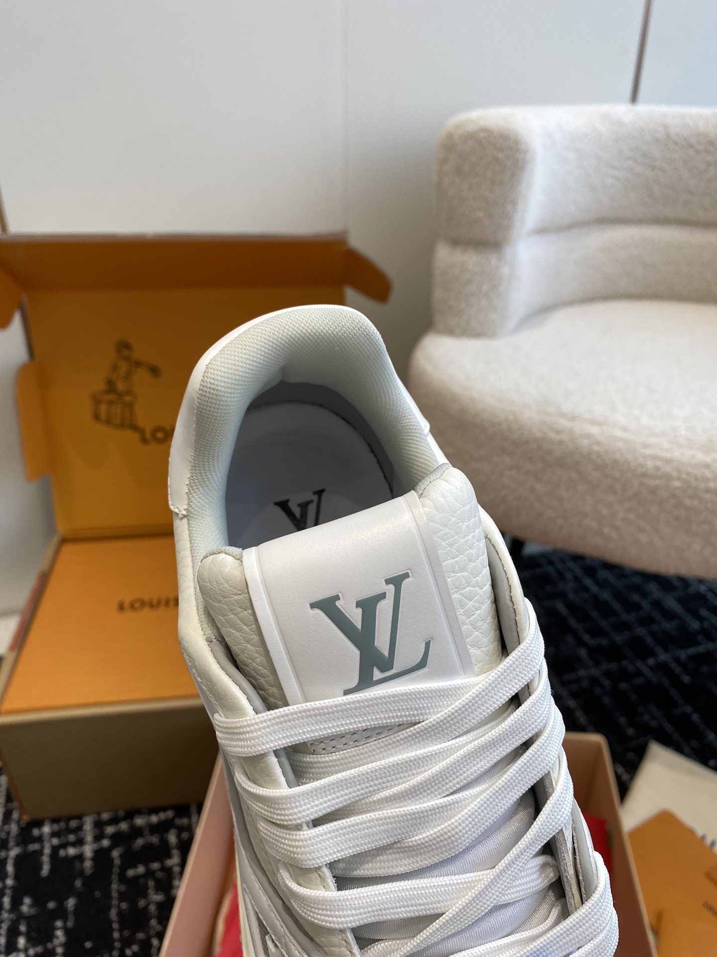 代购级
Louis Vuitton 驴家的爆款！trainer板鞋，每个人都必须入的款，绝不后悔！

超