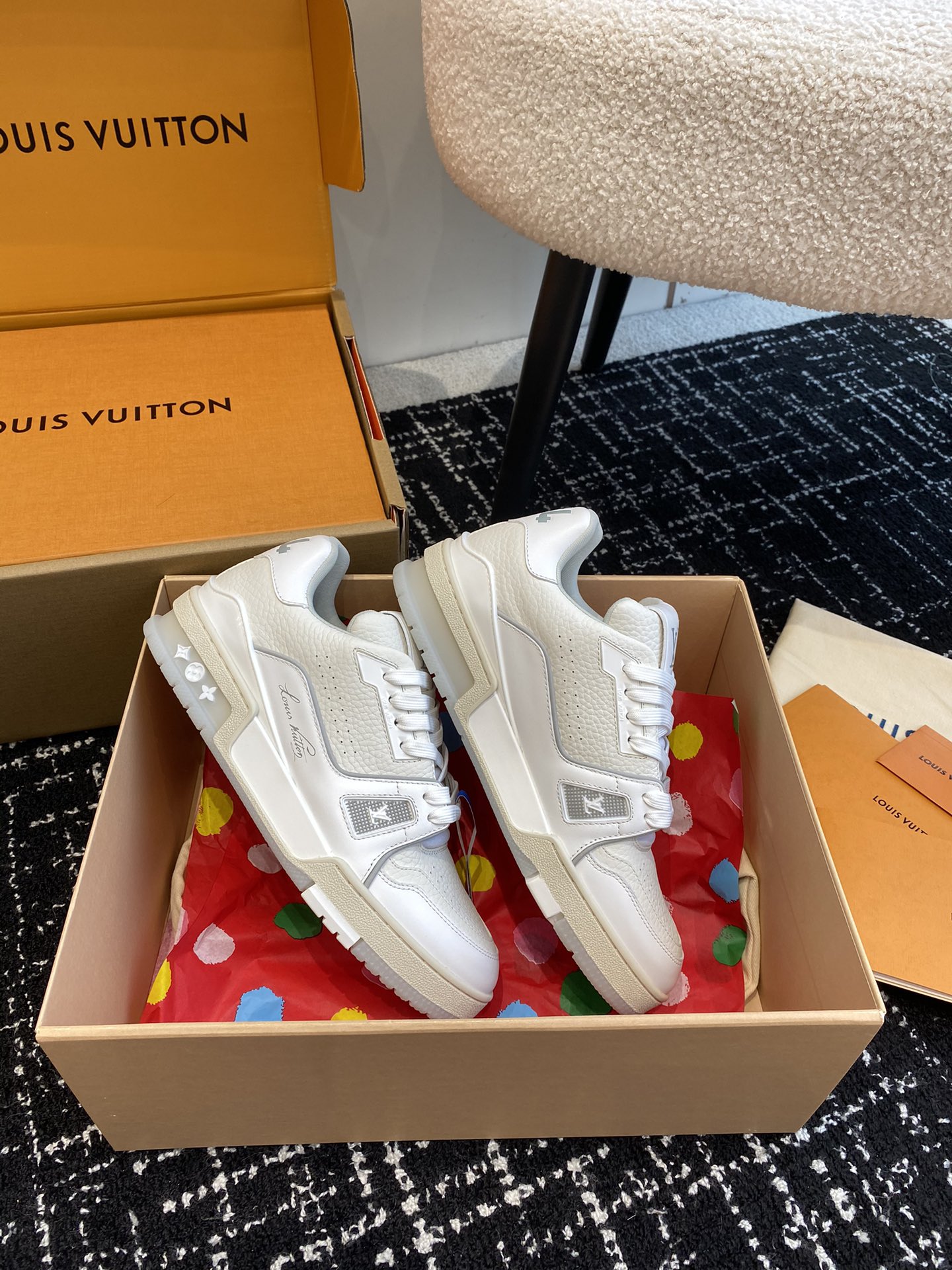 代购级
Louis Vuitton 驴家的爆款！trainer板鞋，每个人都必须入的款，绝不后悔！

超