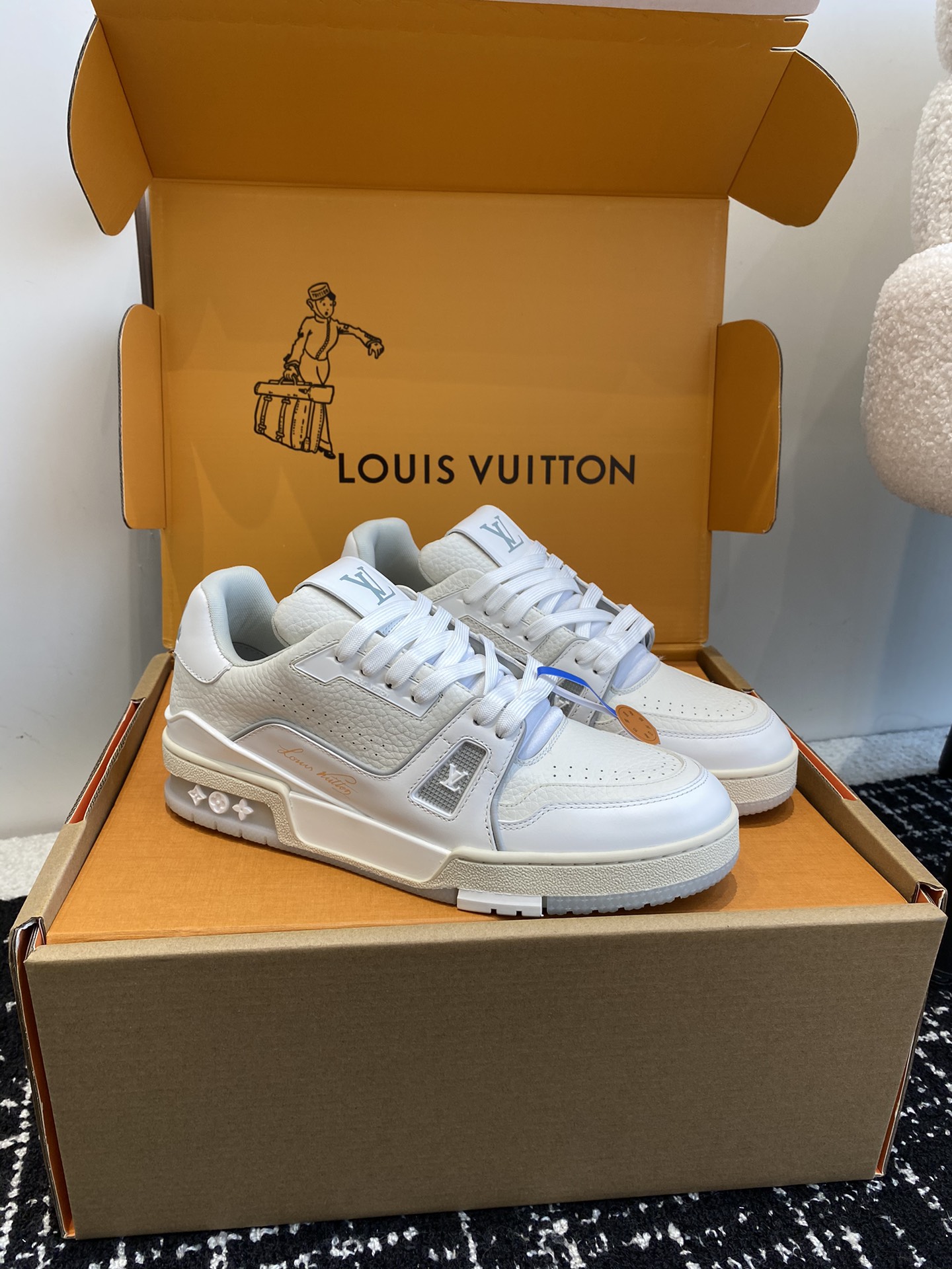 代购级
Louis Vuitton 驴家的爆款！trainer板鞋，每个人都必须入的款，绝不后悔！

超