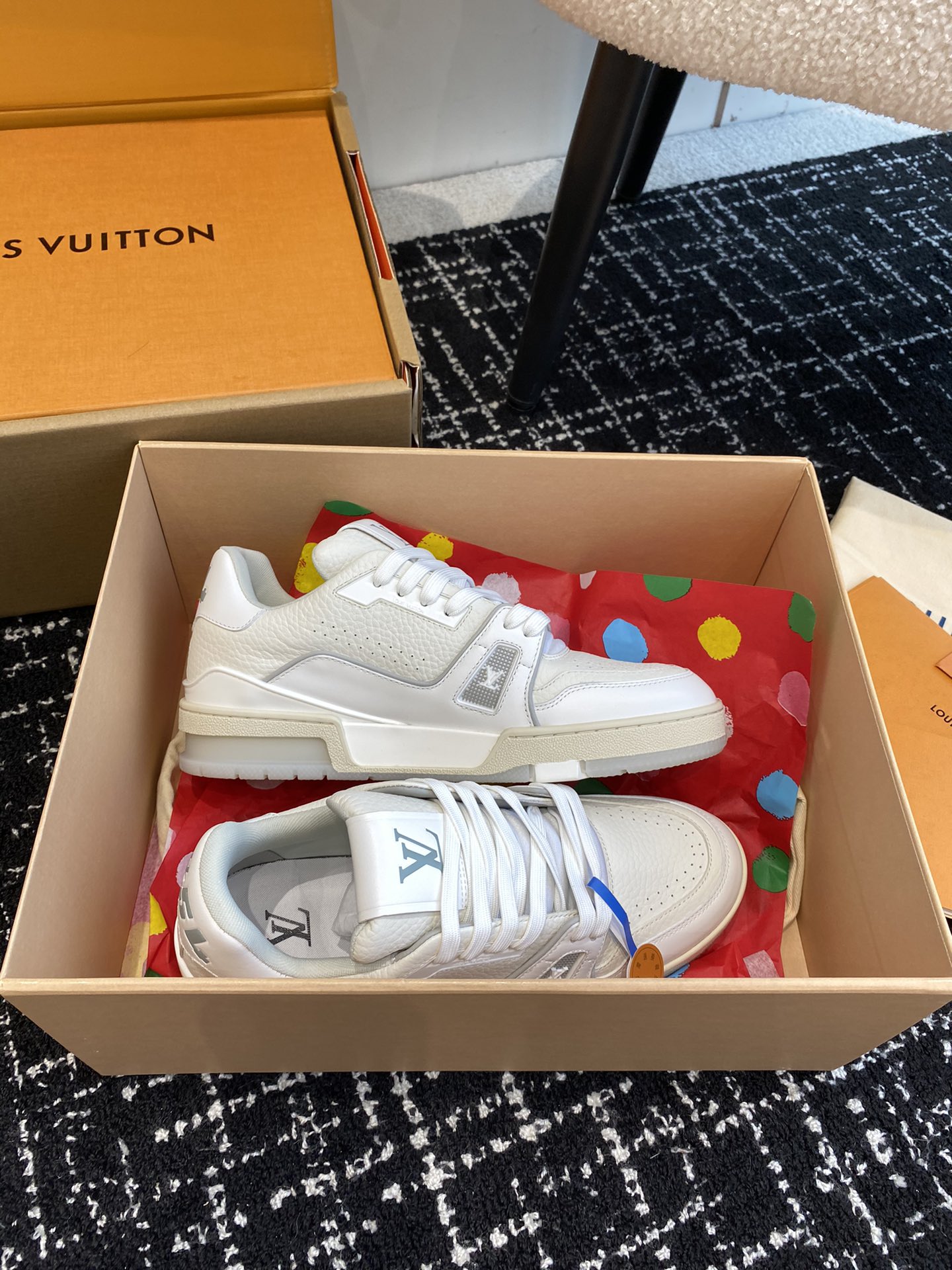代购级
Louis Vuitton 驴家的爆款！trainer板鞋，每个人都必须入的款，绝不后悔！

超