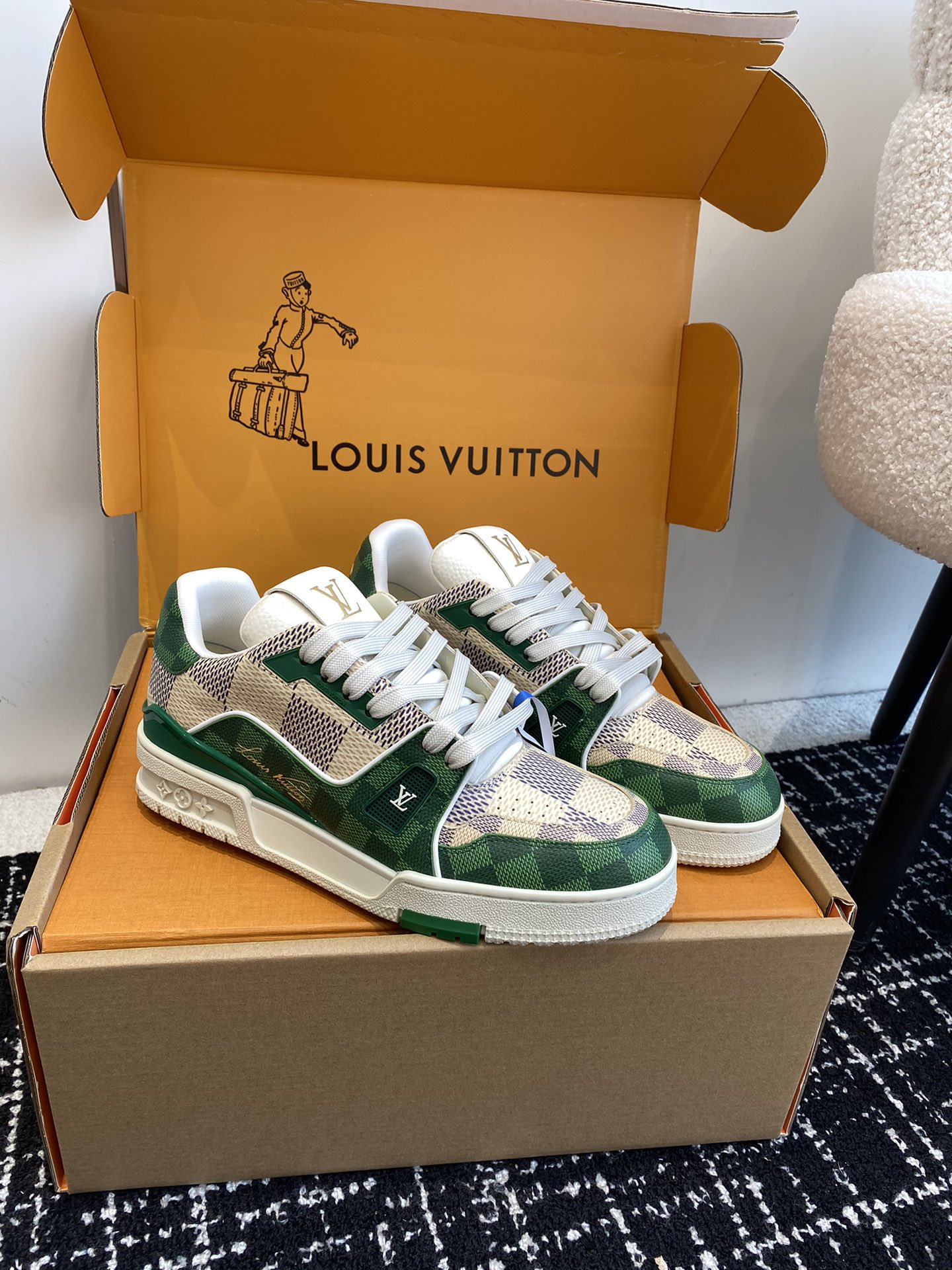 代购级
Louis Vuitton 驴家的爆款！trainer板鞋，每个人都必须入的款，绝不后悔！

超