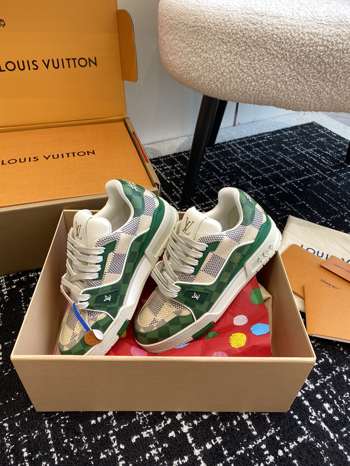 代购级
Louis Vuitton 驴家的爆款！trainer板鞋，每个人都必须入的款，绝不后悔！

超