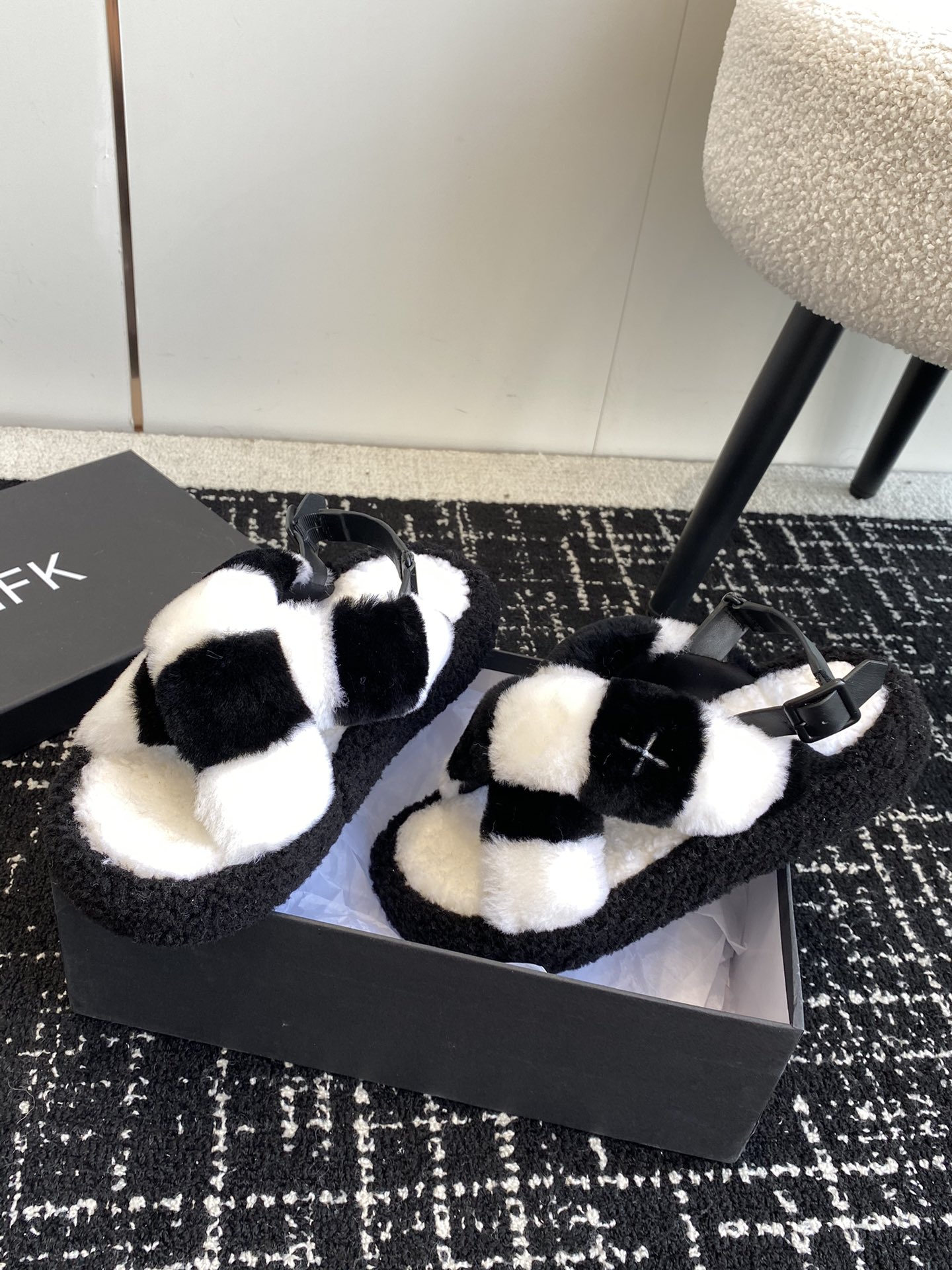 Substitute level 650 SMFK hairy sandals, with socks, it’s pretty hot, cute, stylish designs. Size: #35-40 - 图片 1
