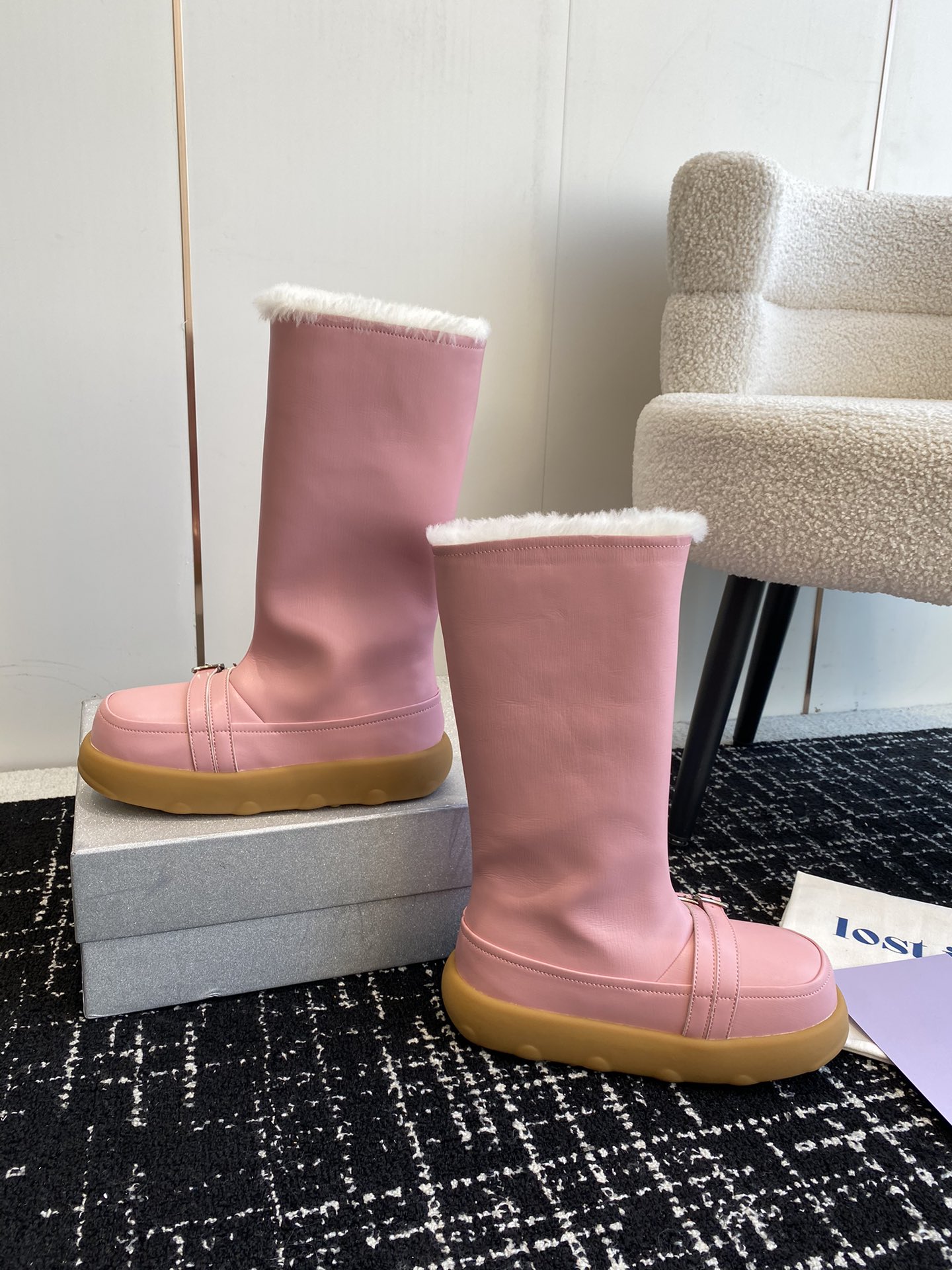 Luxury Snow Boots Series by Substitute: Unique Design, Premium Materials, and Classic Appeal - 图片 6