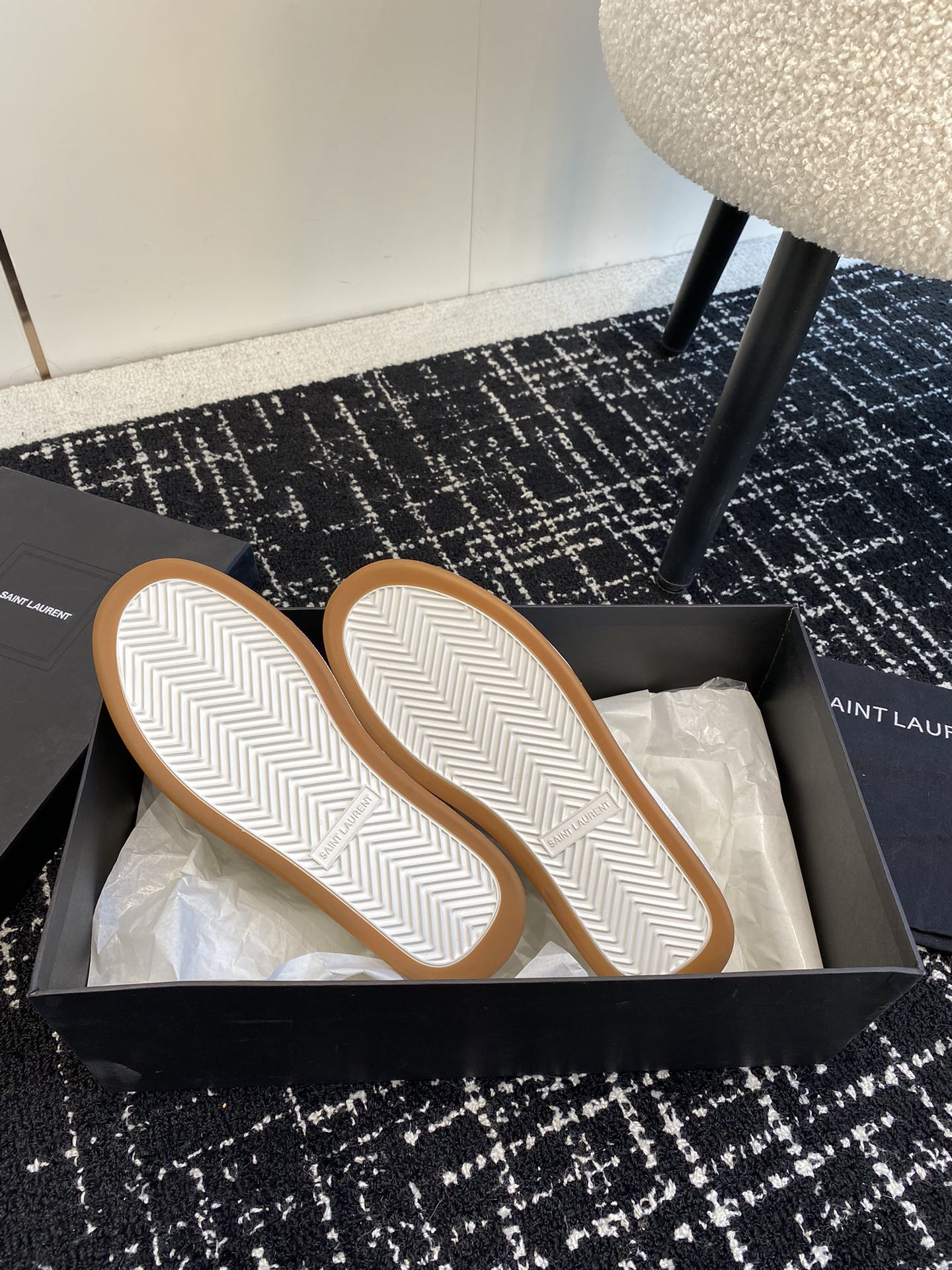 SAINT LAURENT White Low-Band Sneakers Review - 图片 9
