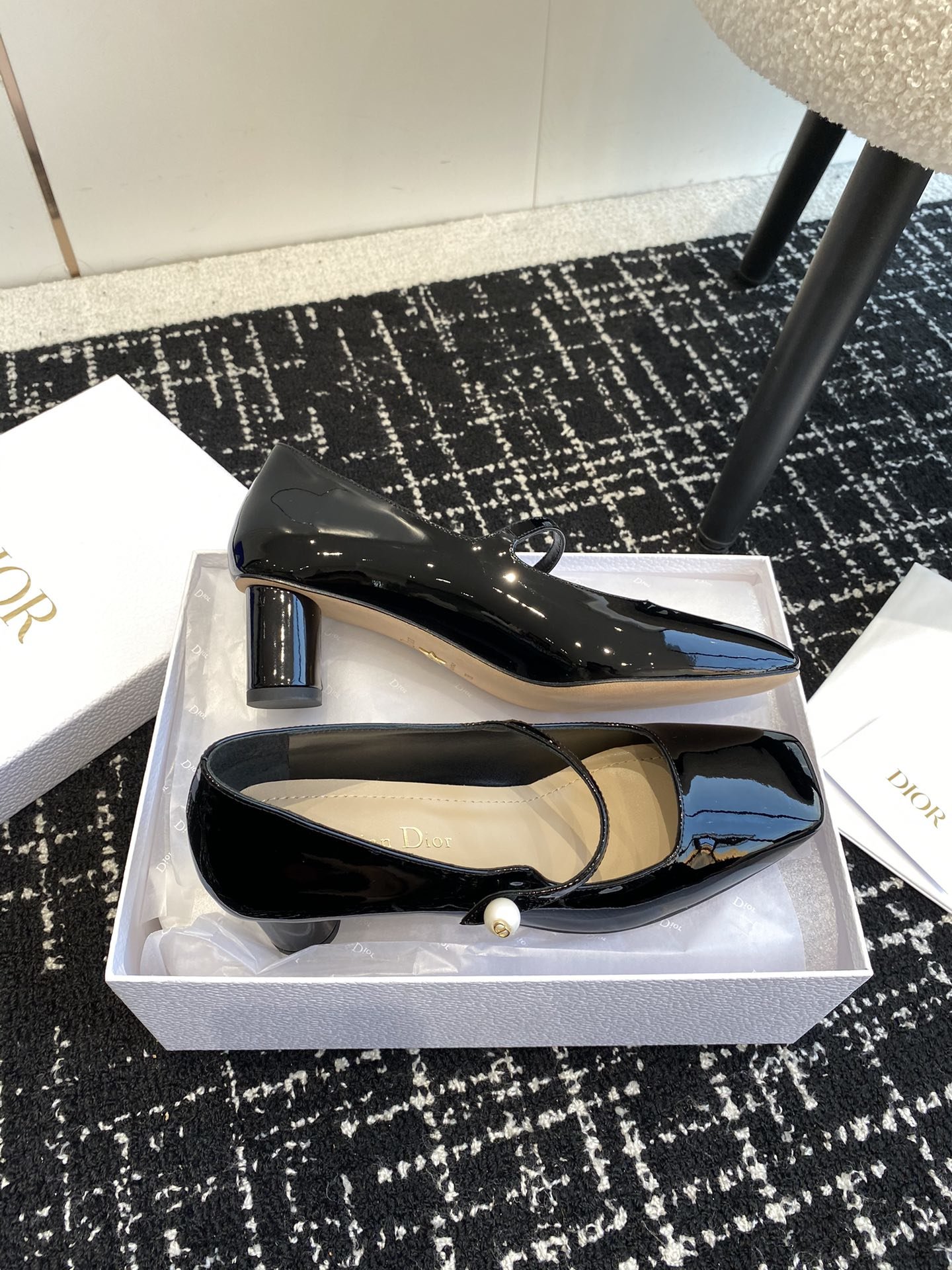 Dior迪奥2023新季圆跟玛丽珍方头单鞋新款Spectadior芭蕾高跟鞋于发布秀精彩亮相重新诠释经典
