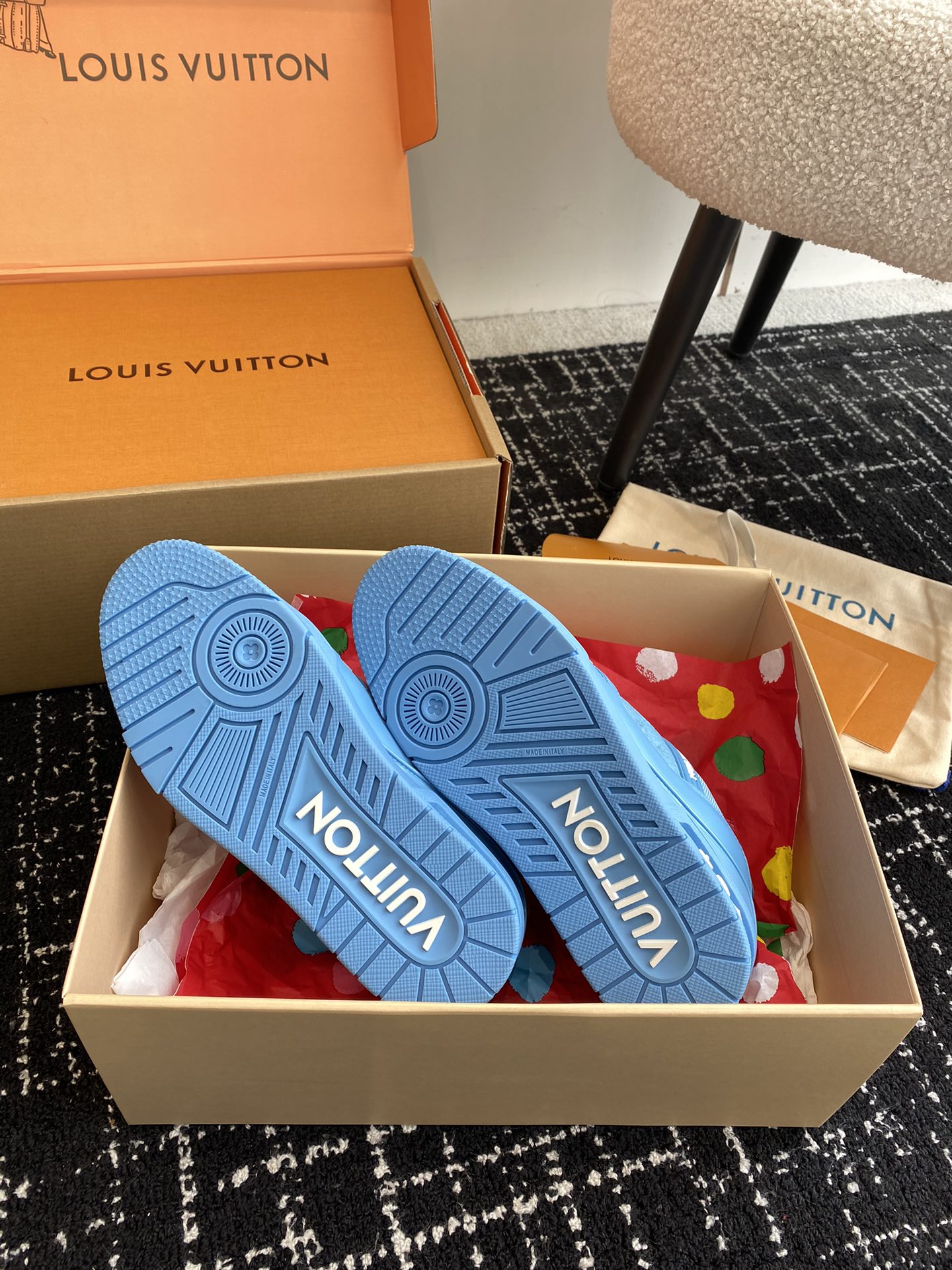代购级
Louis Vuitton 驴家的爆款！trainer板鞋，每个人都必须入的款，绝不后悔！

超