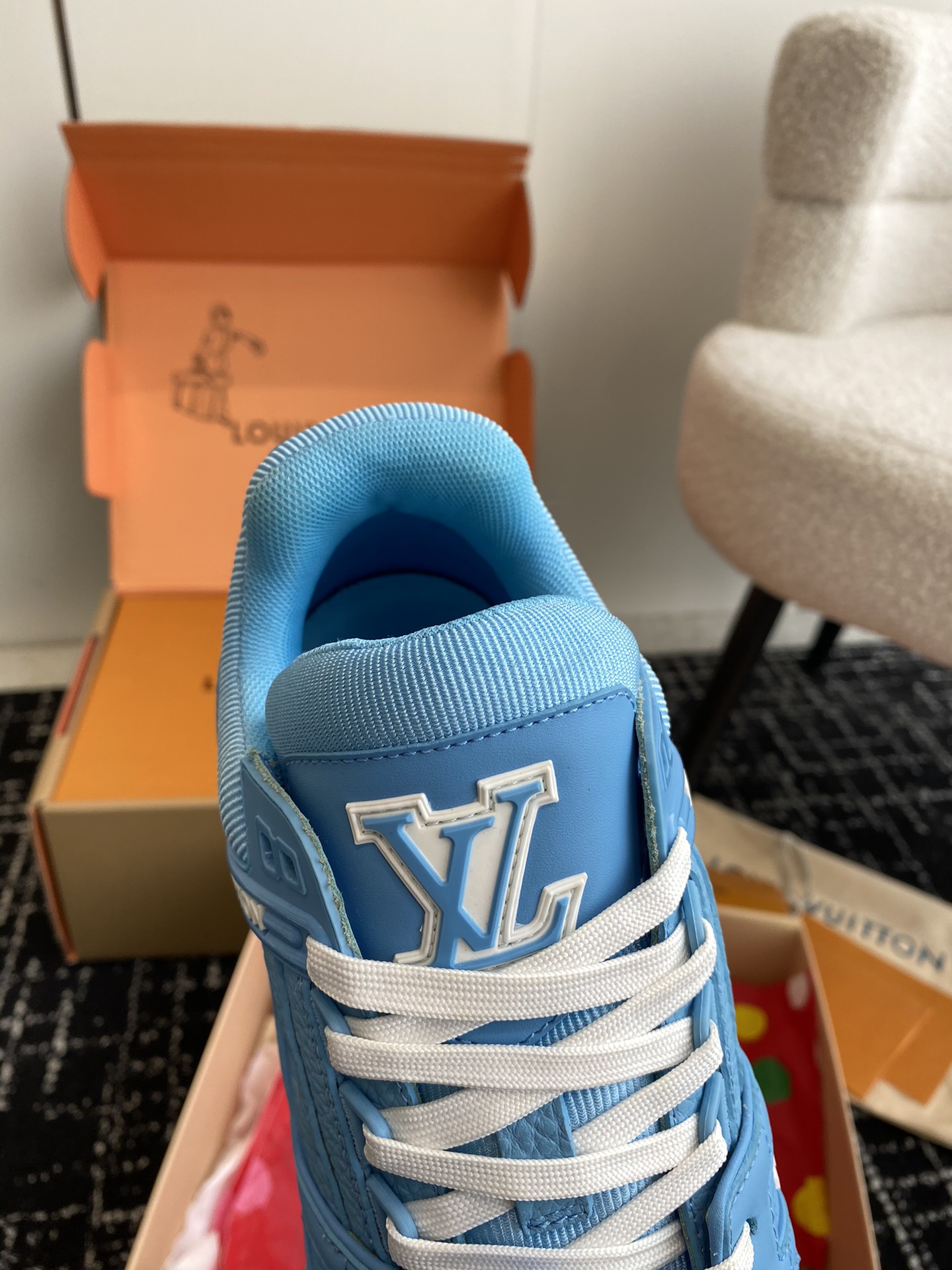 代购级
Louis Vuitton 驴家的爆款！trainer板鞋，每个人都必须入的款，绝不后悔！

超