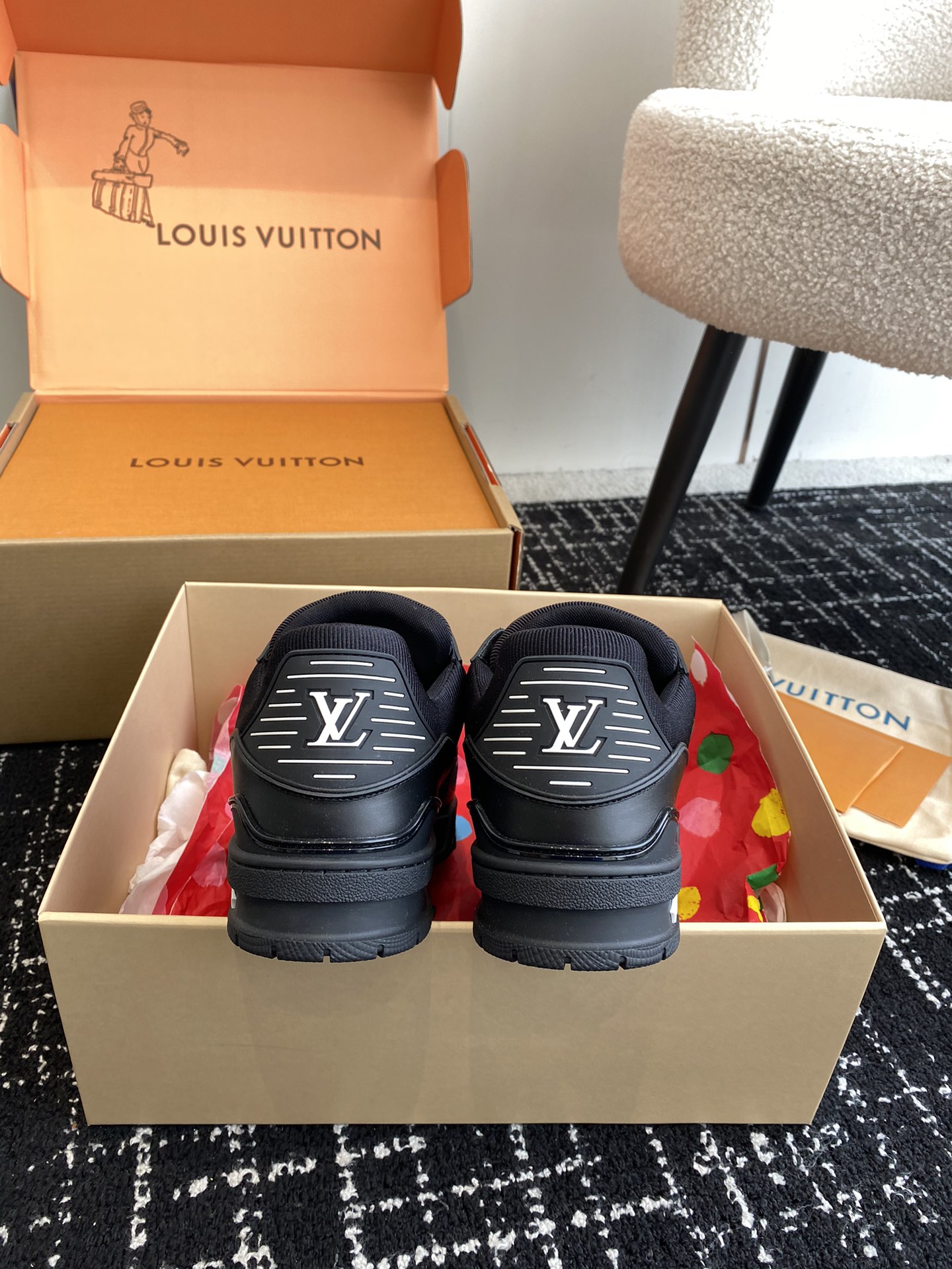 代购级
Louis Vuitton 驴家的爆款！trainer板鞋，每个人都必须入的款，绝不后悔！

超