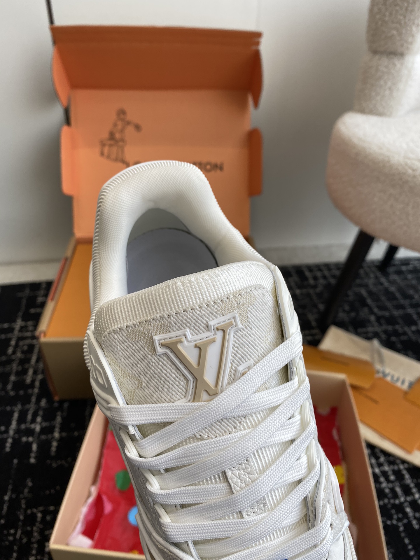 代购级
Louis Vuitton 驴家的爆款！trainer板鞋，每个人都必须入的款，绝不后悔！

超