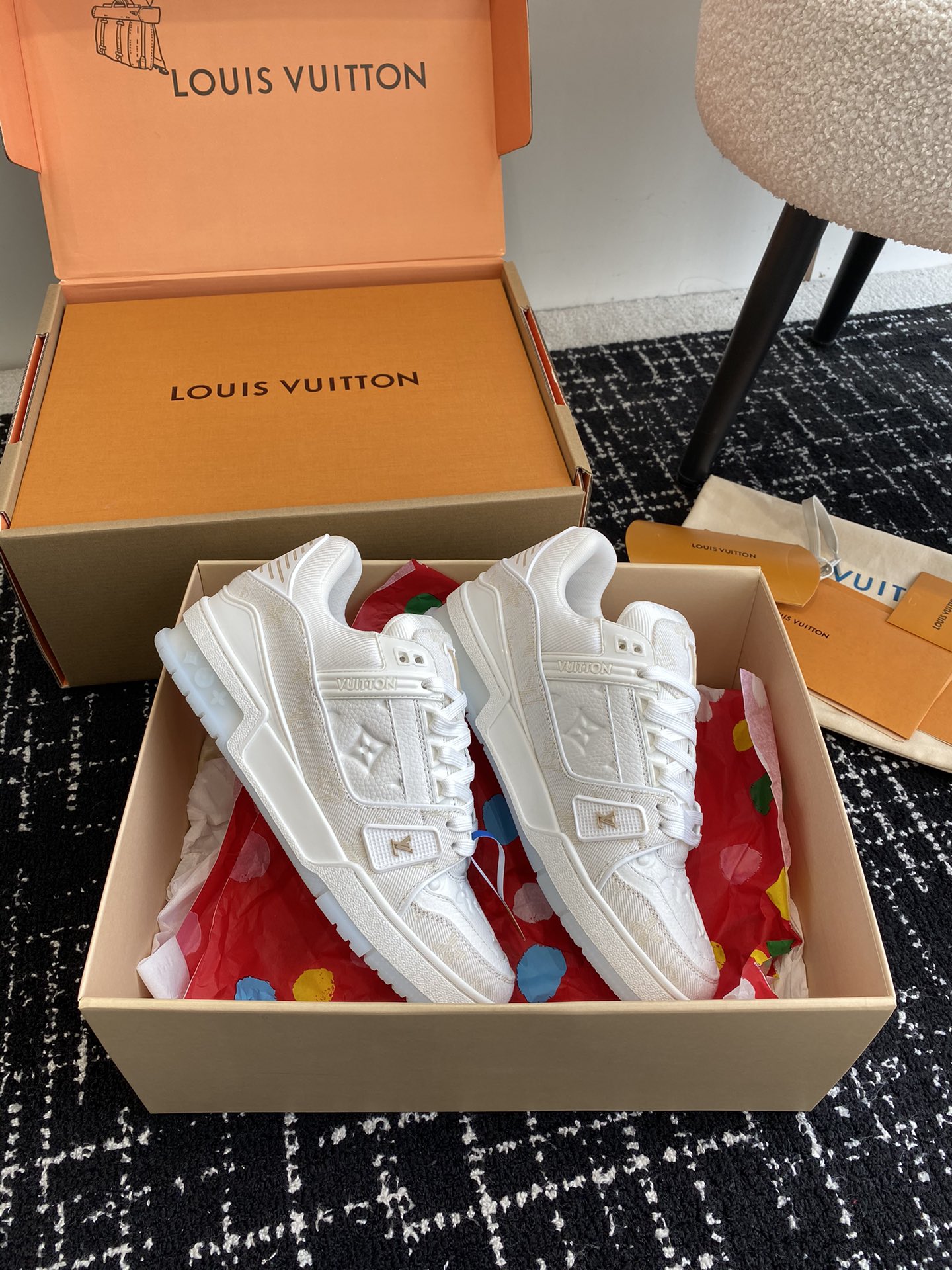 代购级
Louis Vuitton 驴家的爆款！trainer板鞋，每个人都必须入的款，绝不后悔！

超