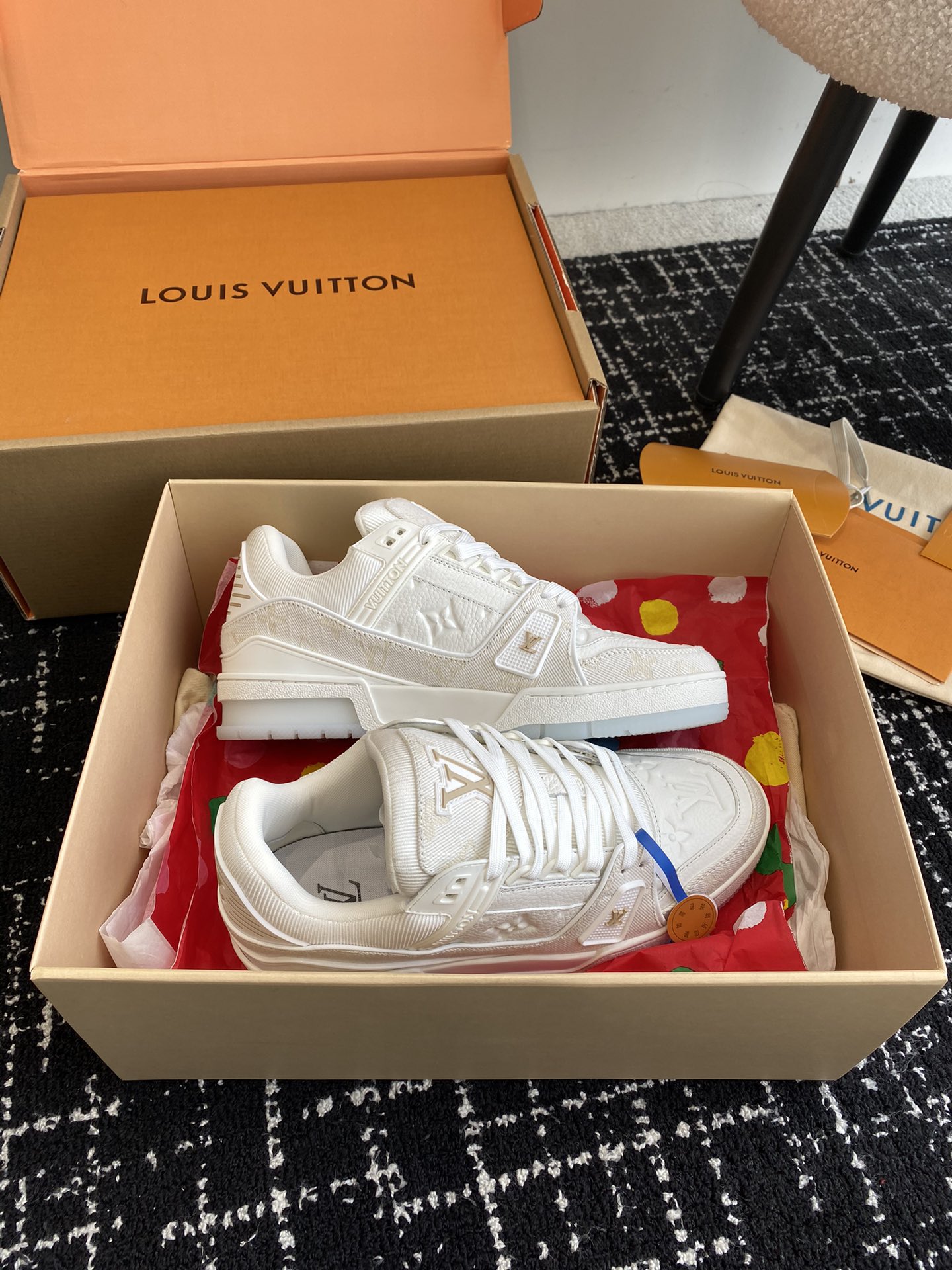 代购级
Louis Vuitton 驴家的爆款！trainer板鞋，每个人都必须入的款，绝不后悔！

超