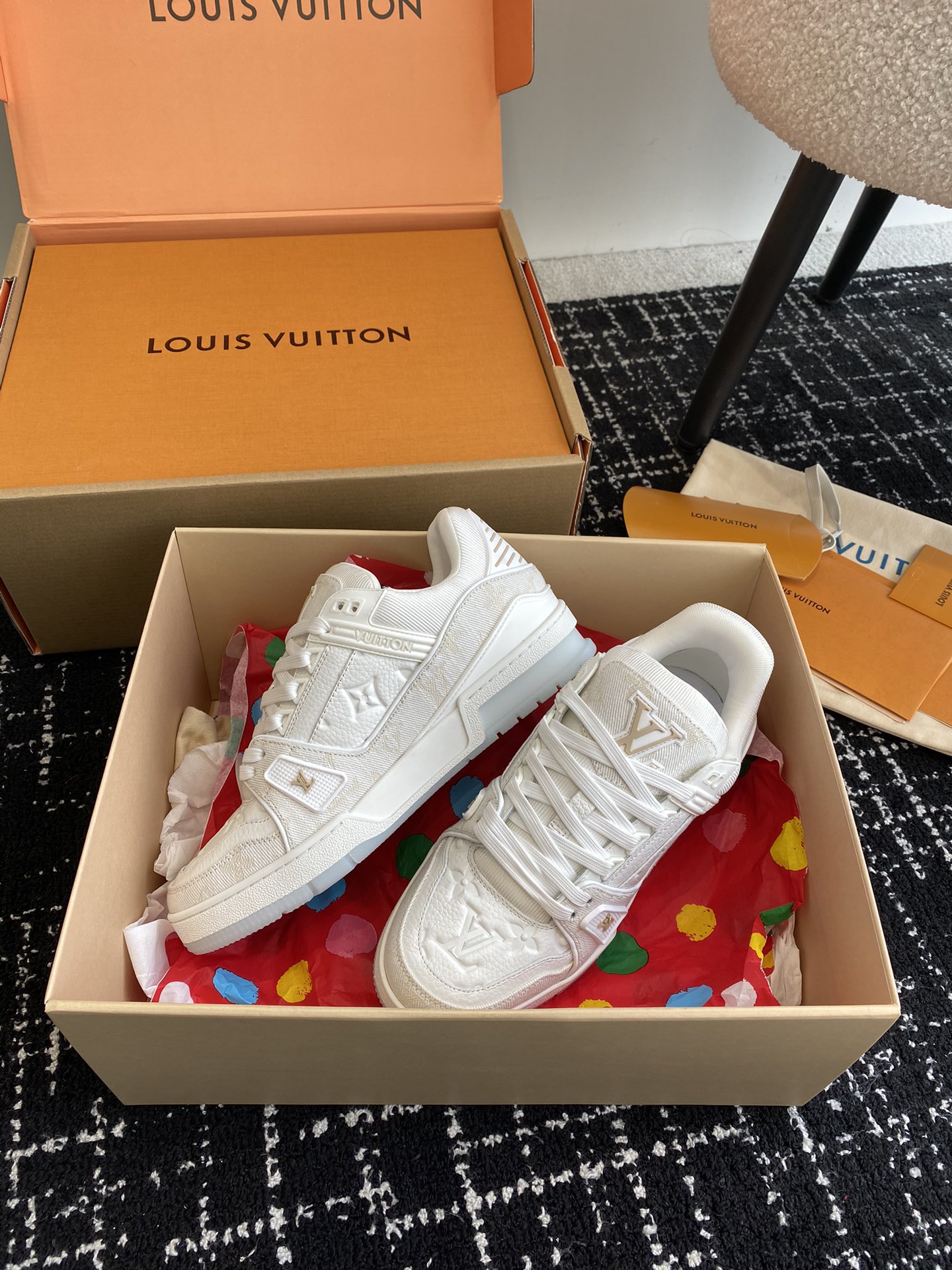 代购级
Louis Vuitton 驴家的爆款！trainer板鞋，每个人都必须入的款，绝不后悔！

超