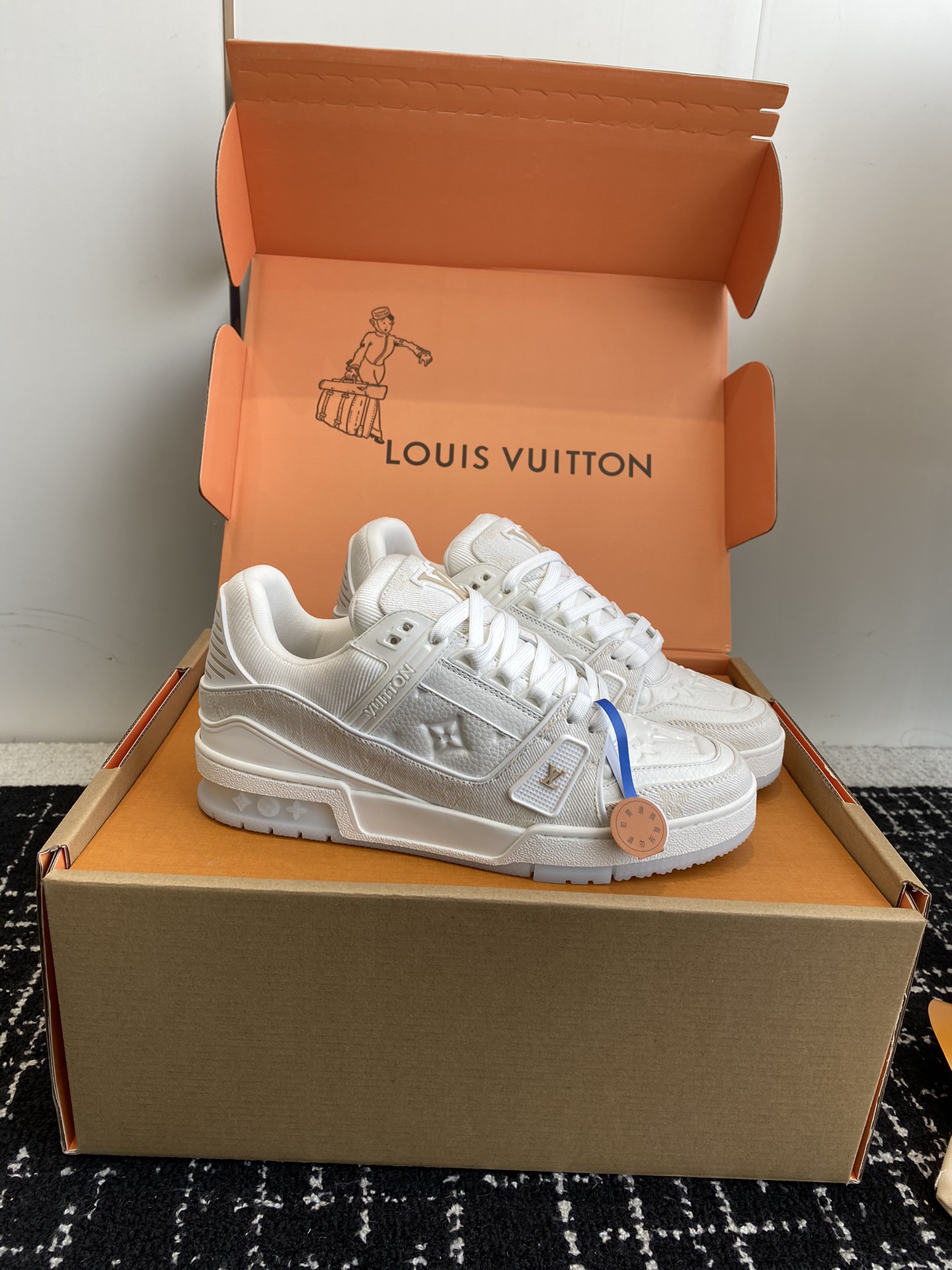 代购级
Louis Vuitton 驴家的爆款！trainer板鞋，每个人都必须入的款，绝不后悔！

超
