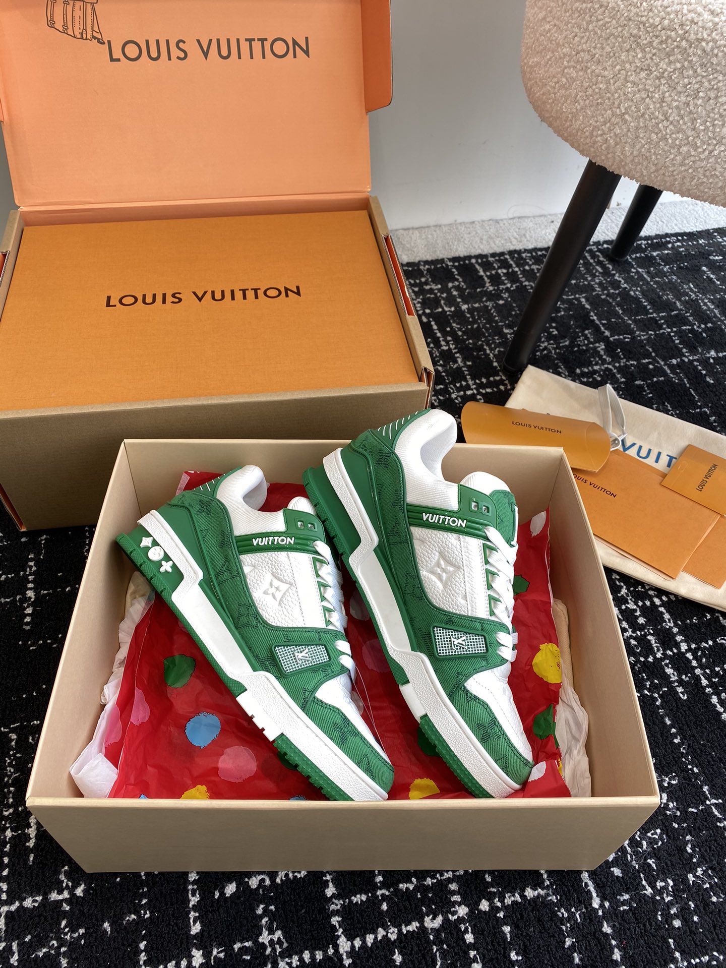 代购级
Louis Vuitton 驴家的爆款！trainer板鞋，每个人都必须入的款，绝不后悔！

超