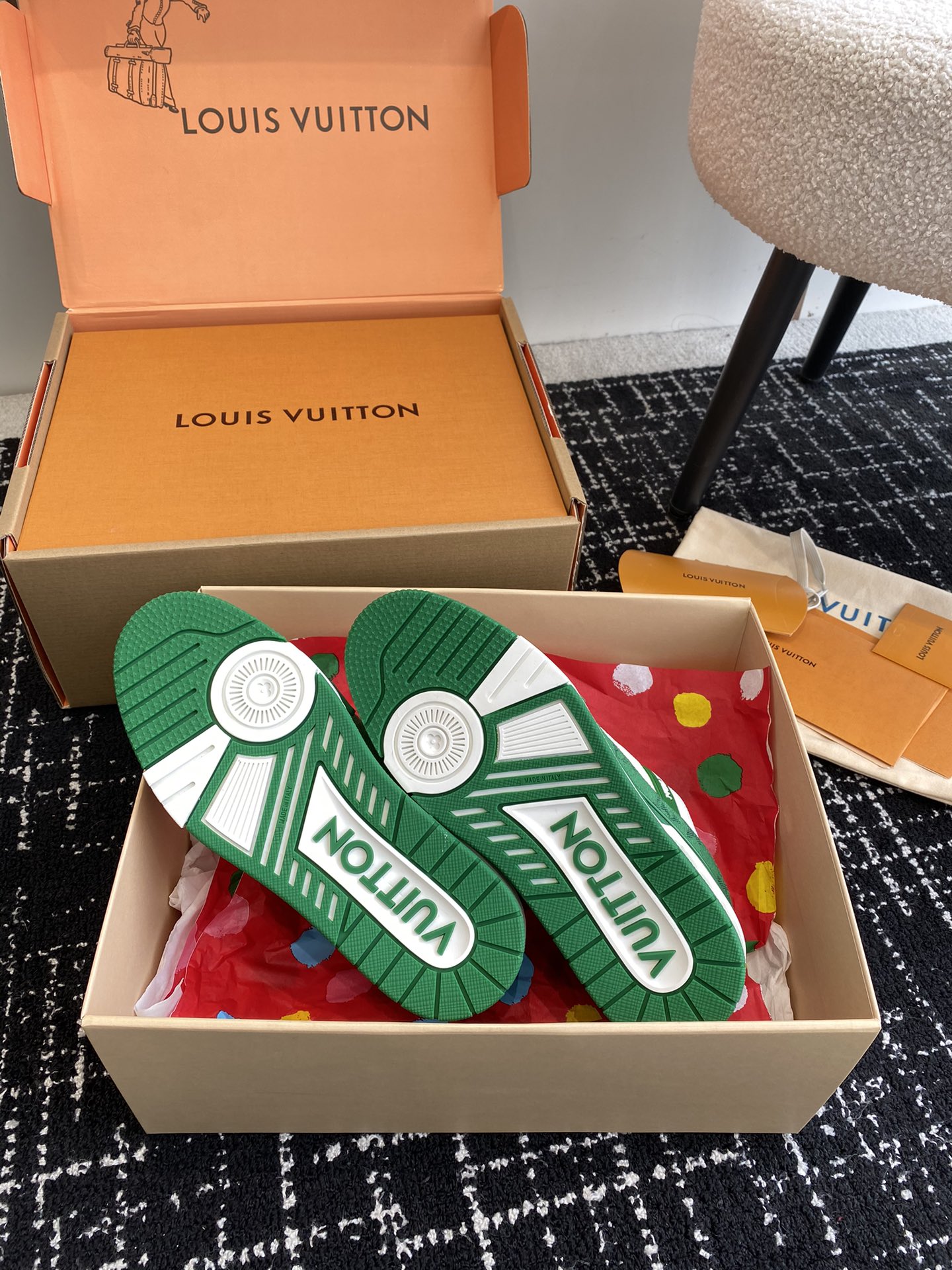 代购级
Louis Vuitton 驴家的爆款！trainer板鞋，每个人都必须入的款，绝不后悔！

超