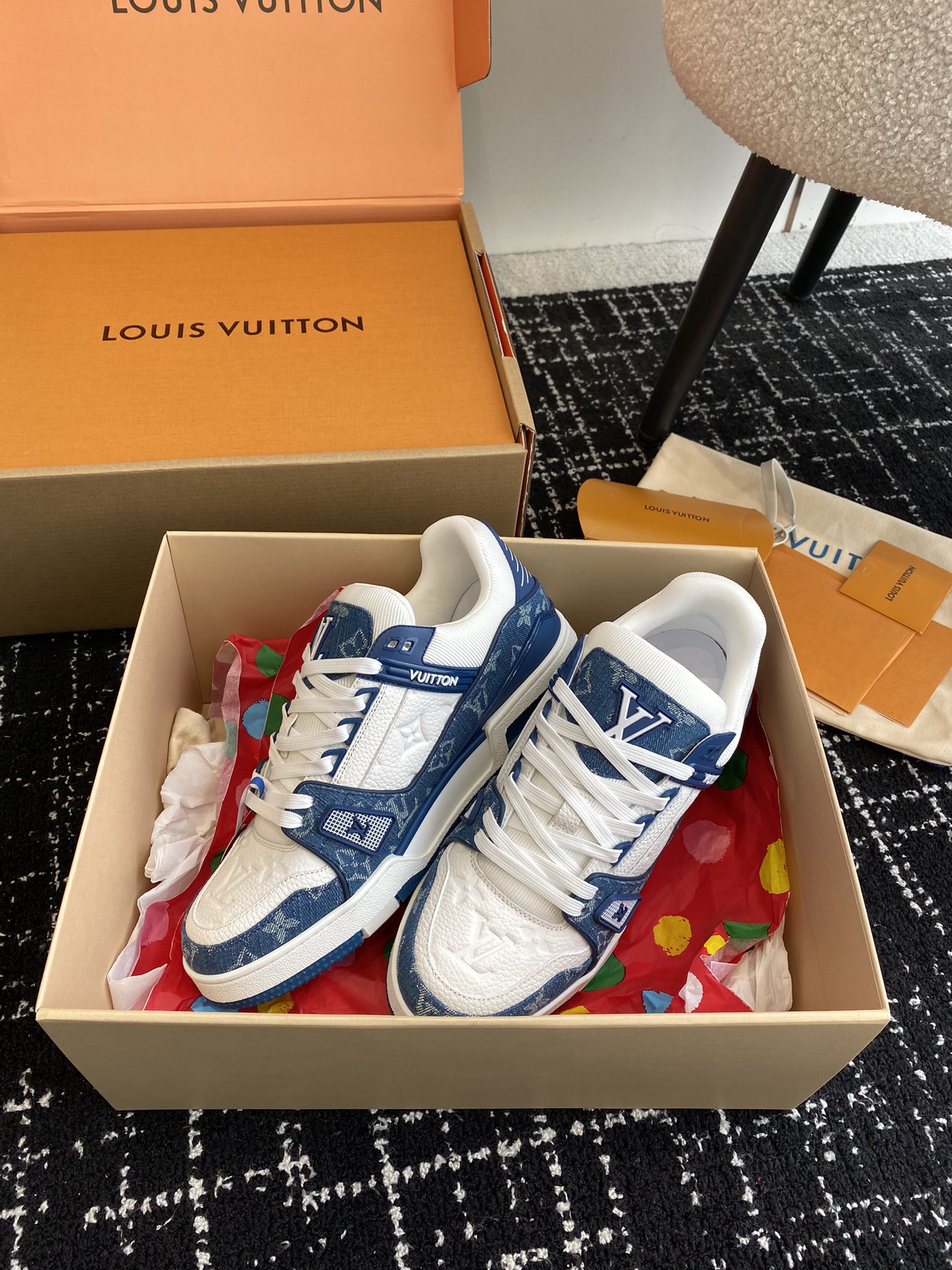 代购级
Louis Vuitton 驴家的爆款！trainer板鞋，每个人都必须入的款，绝不后悔！

超