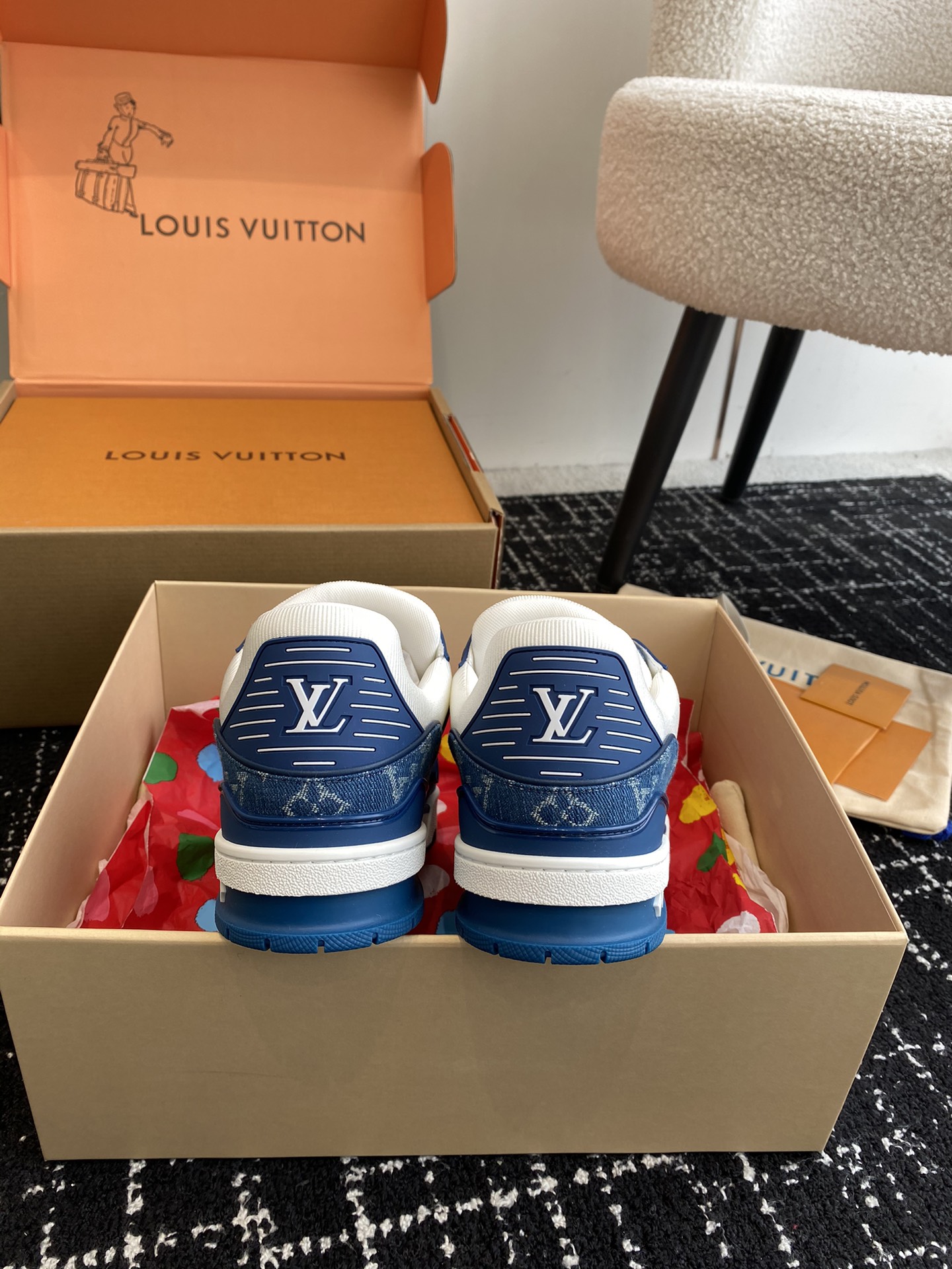 代购级
Louis Vuitton 驴家的爆款！trainer板鞋，每个人都必须入的款，绝不后悔！

超