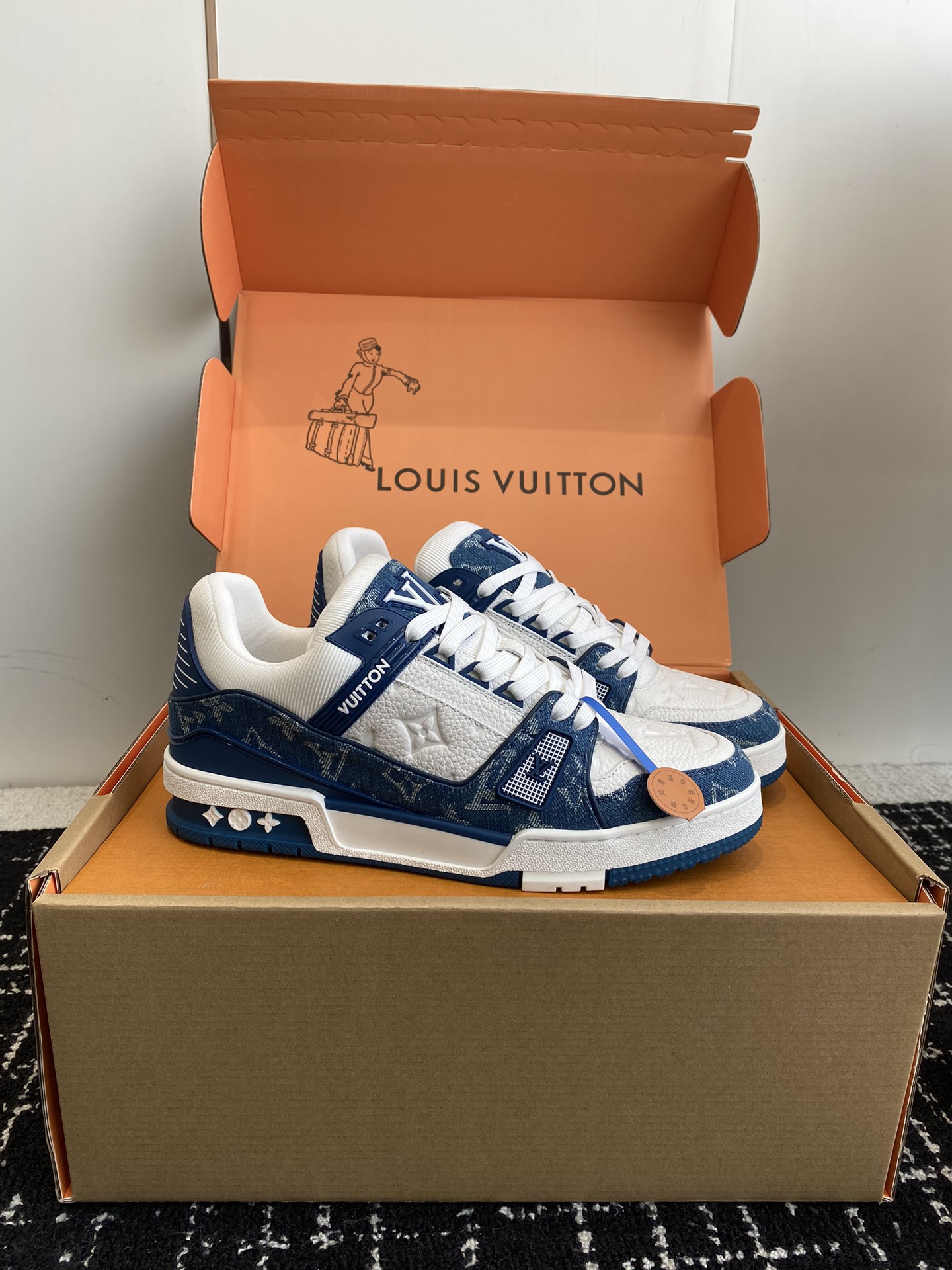 代购级
Louis Vuitton 驴家的爆款！trainer板鞋，每个人都必须入的款，绝不后悔！

超