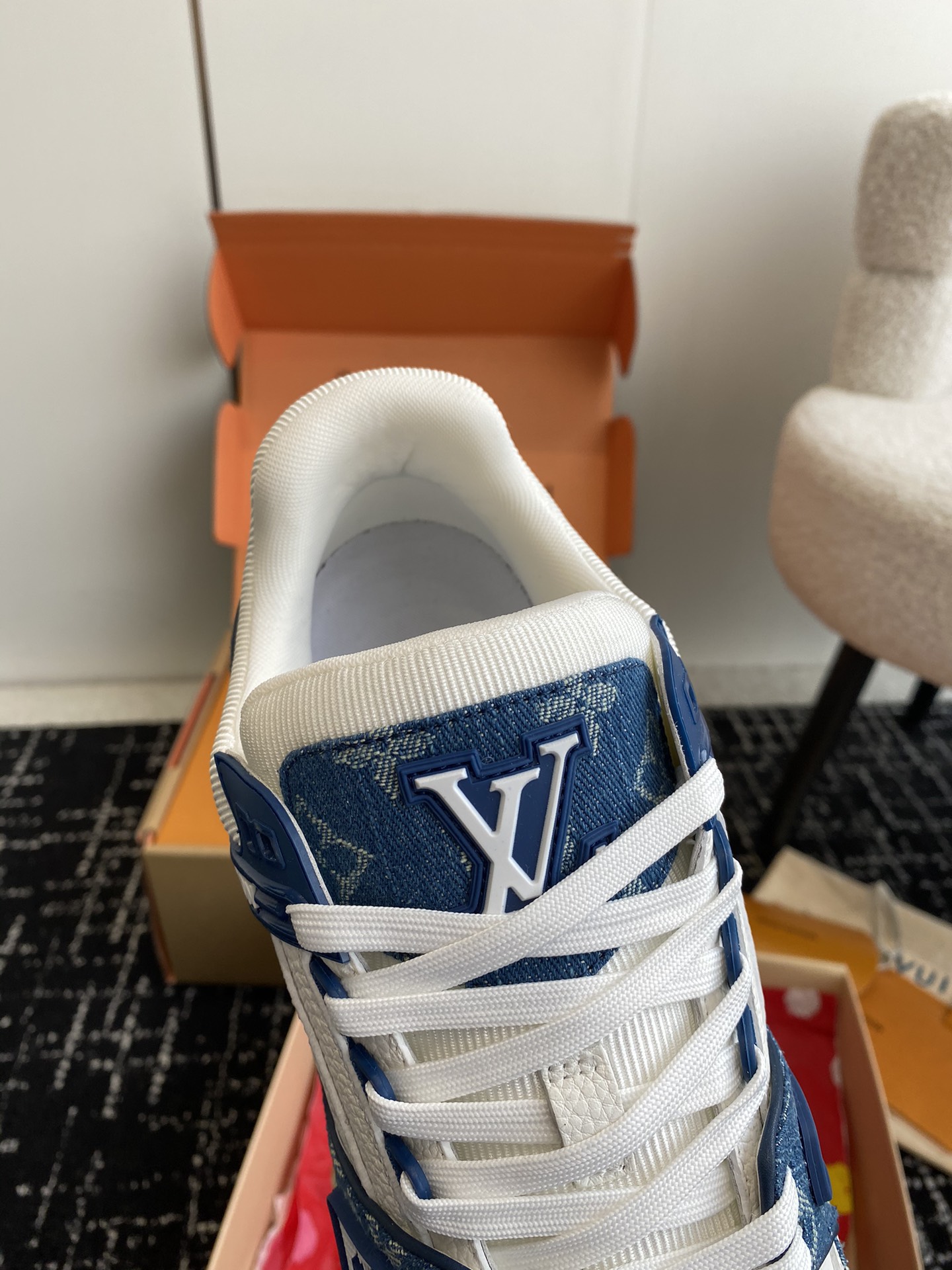 代购级
Louis Vuitton 驴家的爆款！trainer板鞋，每个人都必须入的款，绝不后悔！

超