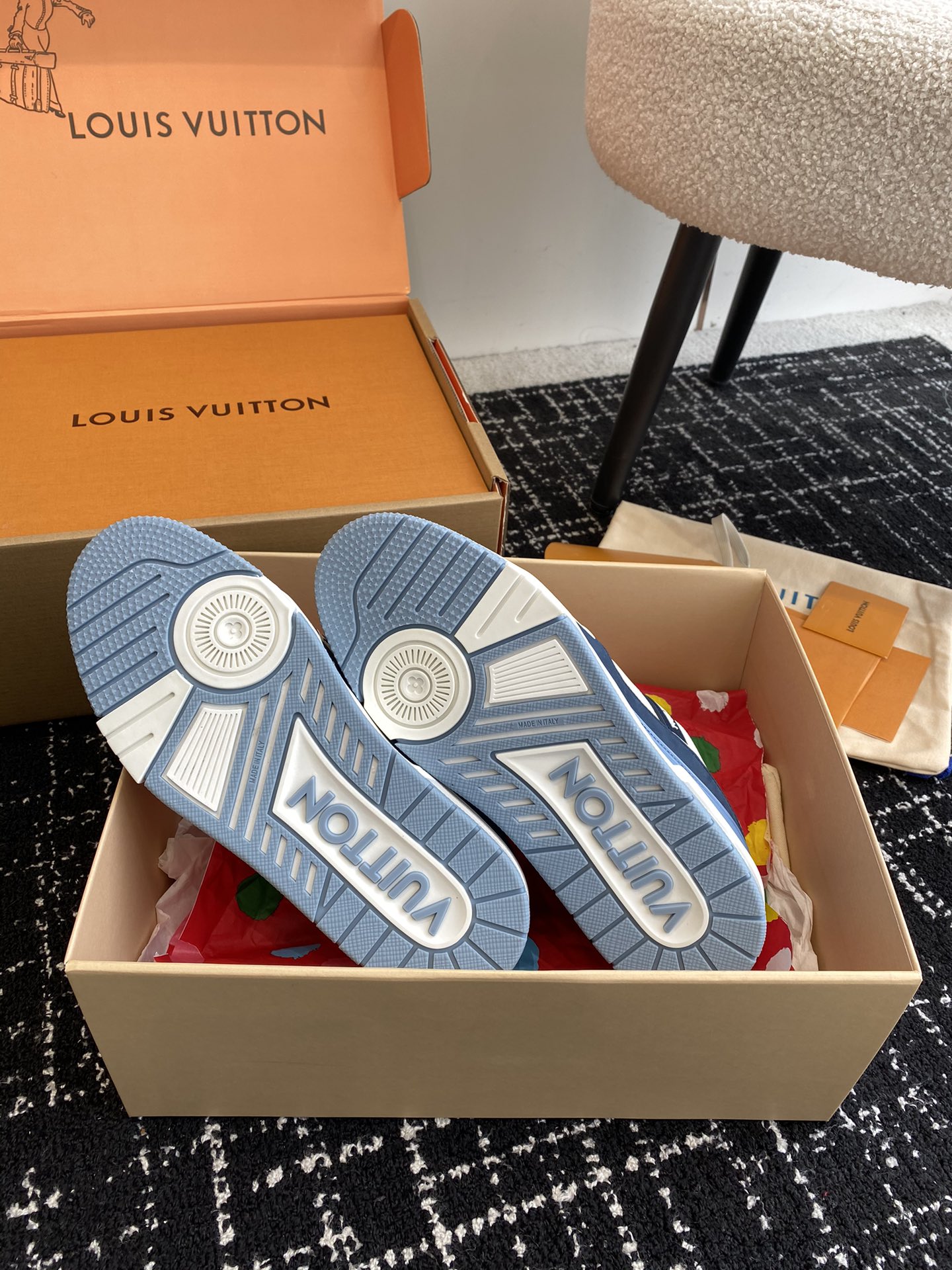 代购级
Louis Vuitton 驴家的爆款！trainer板鞋，每个人都必须入的款，绝不后悔！

超