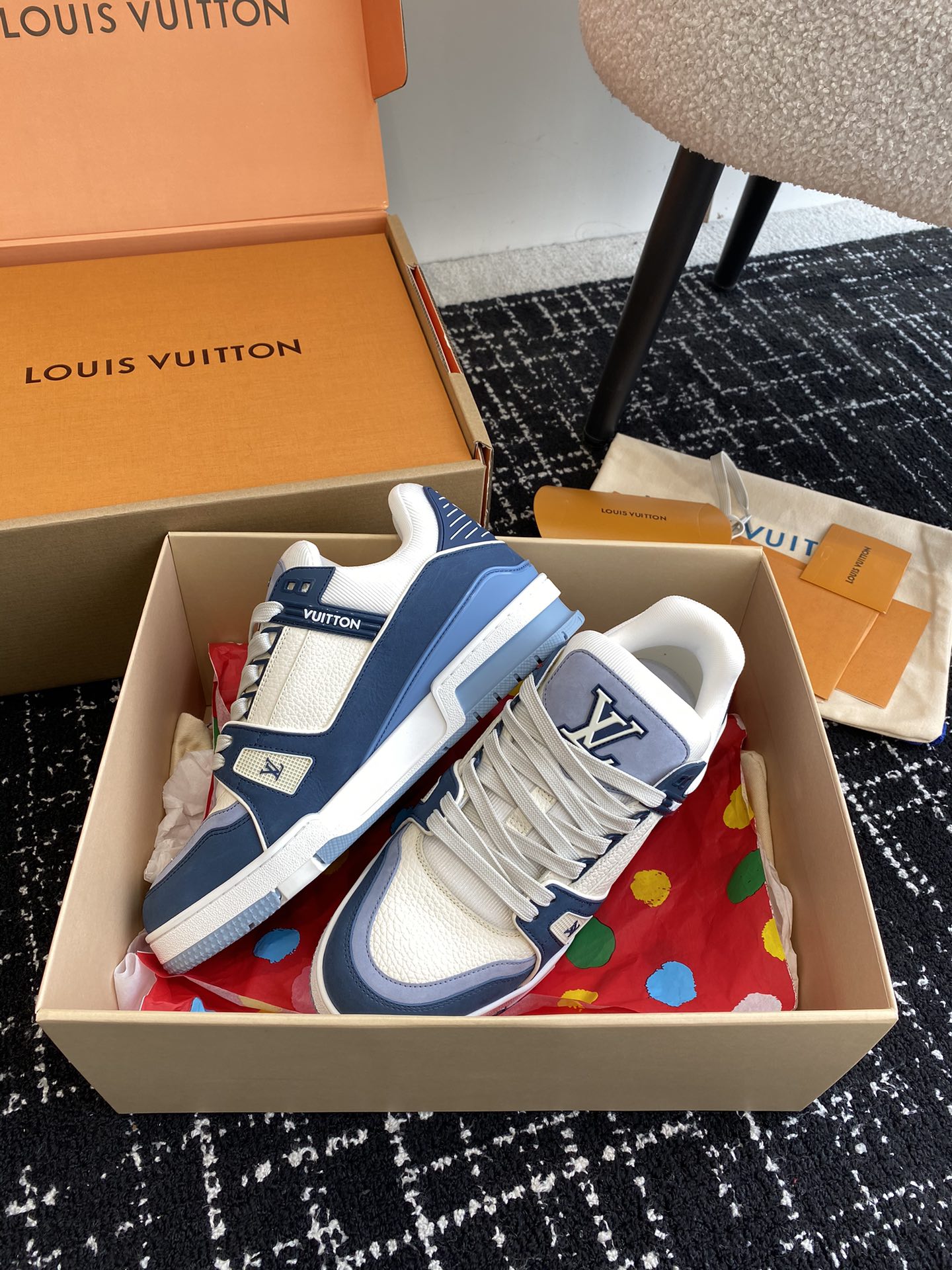 代购级
Louis Vuitton 驴家的爆款！trainer板鞋，每个人都必须入的款，绝不后悔！

超