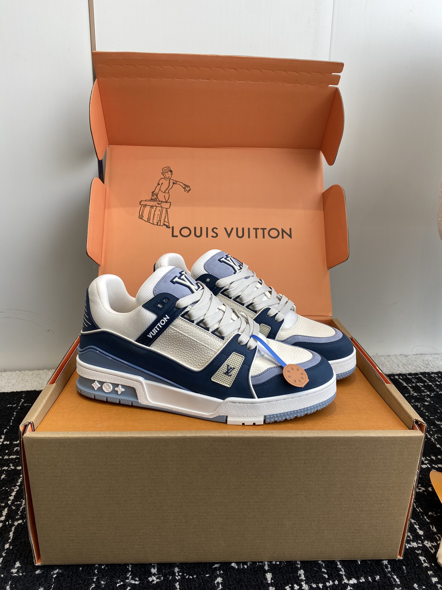 代购级
Louis Vuitton 驴家的爆款！trainer板鞋，每个人都必须入的款，绝不后悔！

超