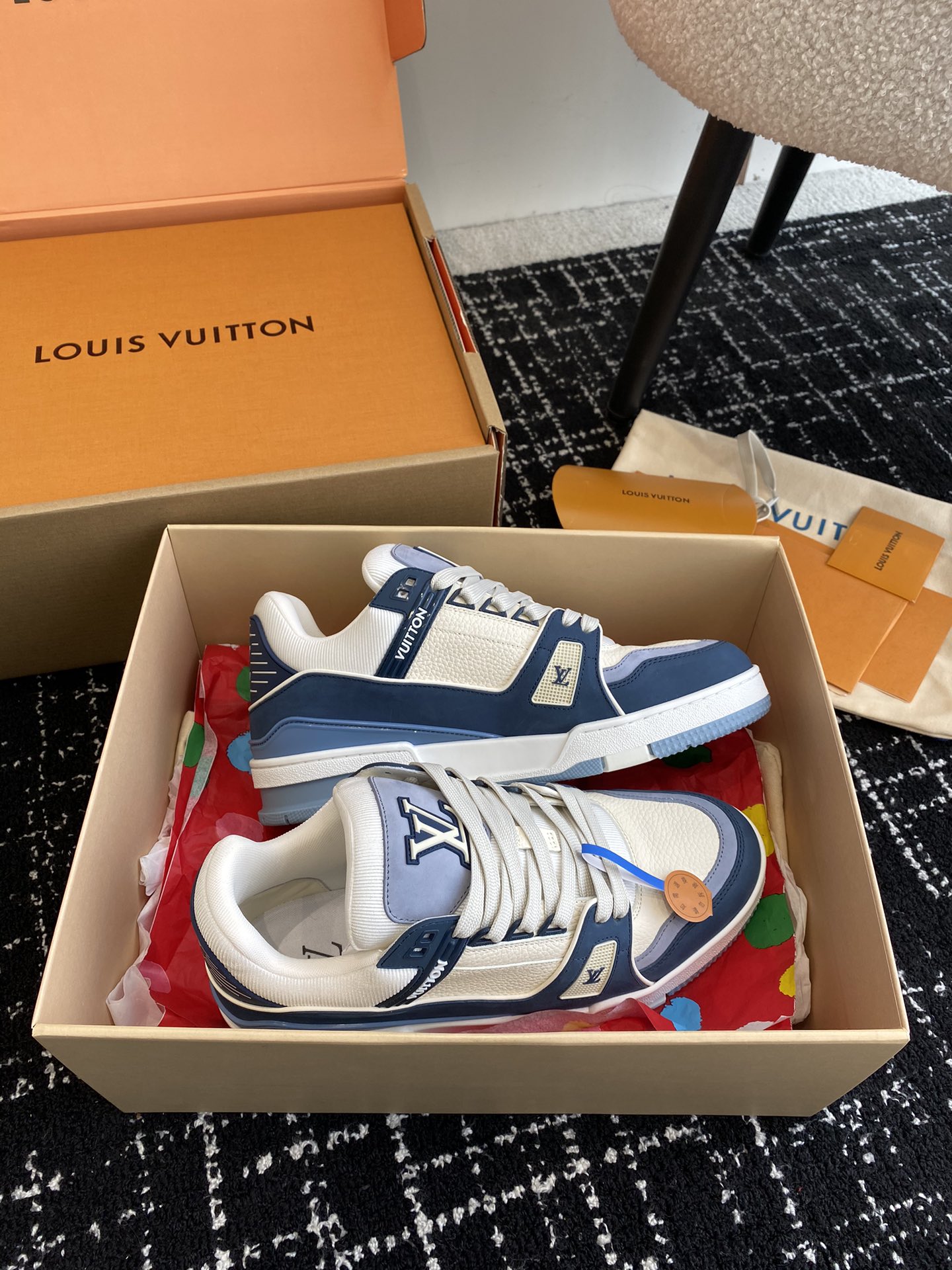 代购级
Louis Vuitton 驴家的爆款！trainer板鞋，每个人都必须入的款，绝不后悔！

超