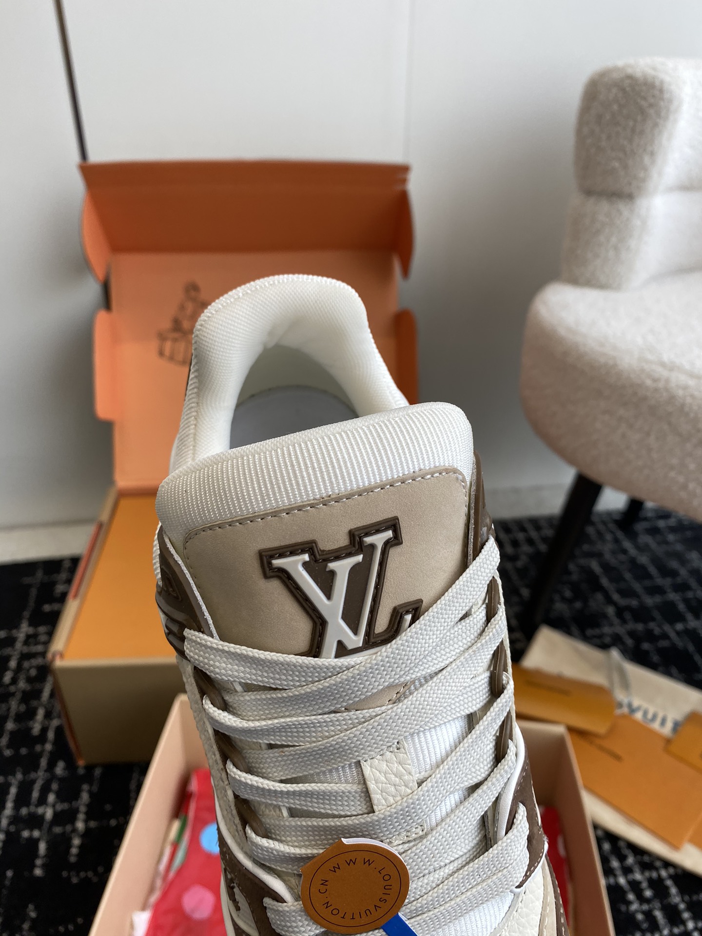 代购级
Louis Vuitton 驴家的爆款！trainer板鞋，每个人都必须入的款，绝不后悔！

超