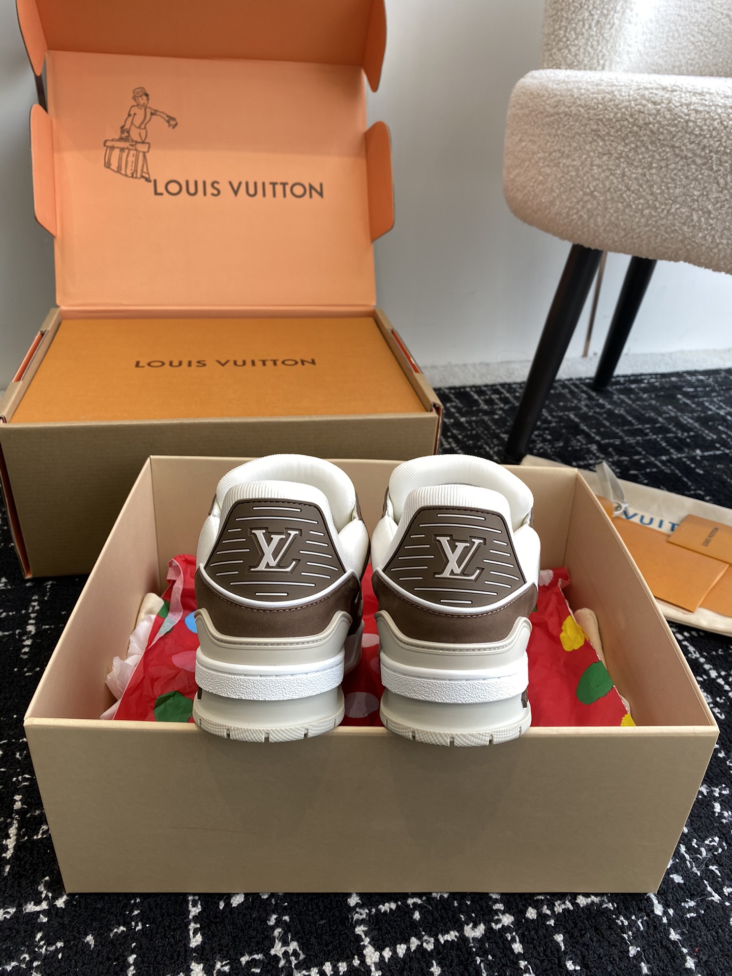 代购级
Louis Vuitton 驴家的爆款！trainer板鞋，每个人都必须入的款，绝不后悔！

超