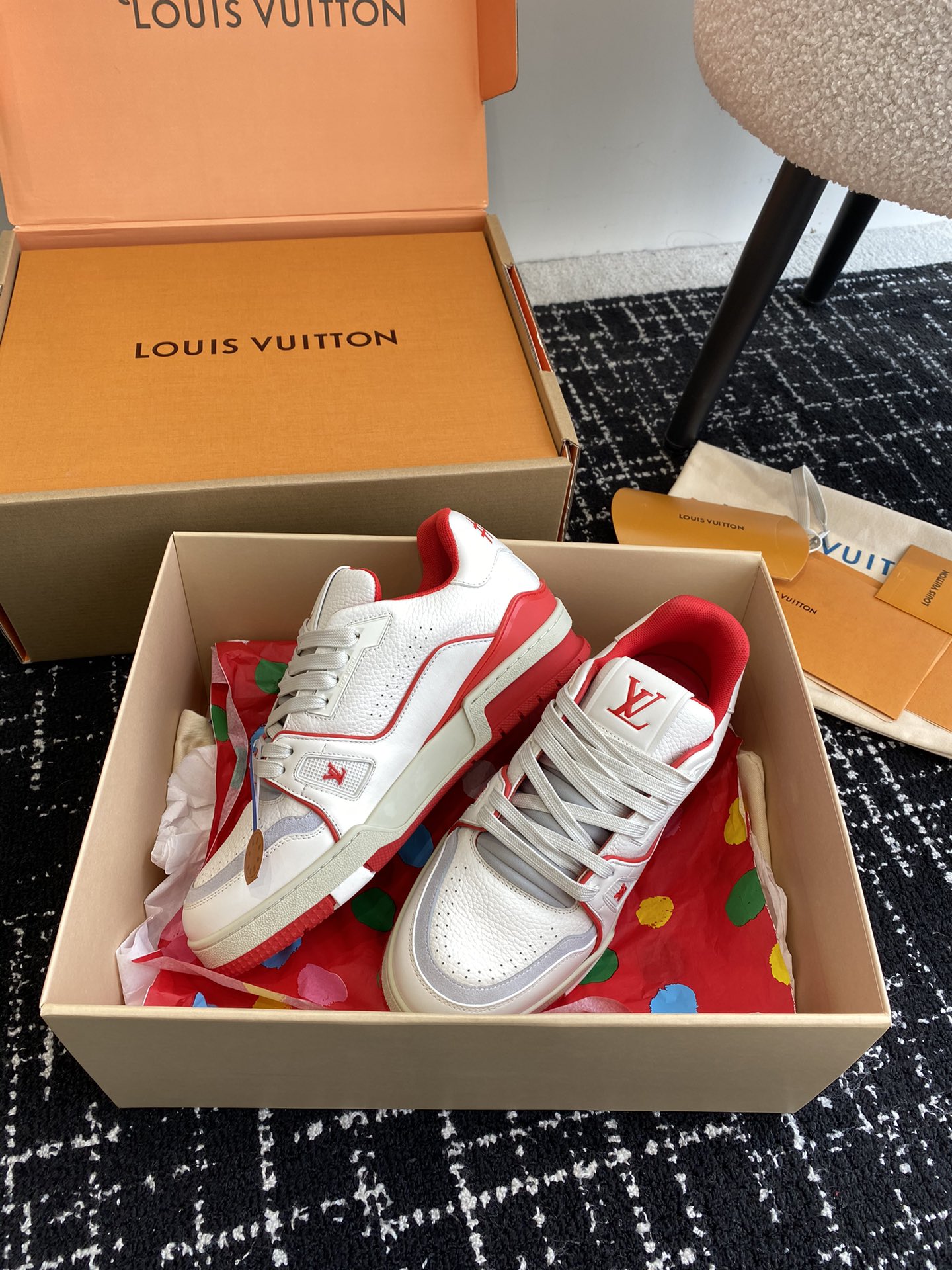 代购级
Louis Vuitton 驴家的爆款！trainer板鞋，每个人都必须入的款，绝不后悔！

超