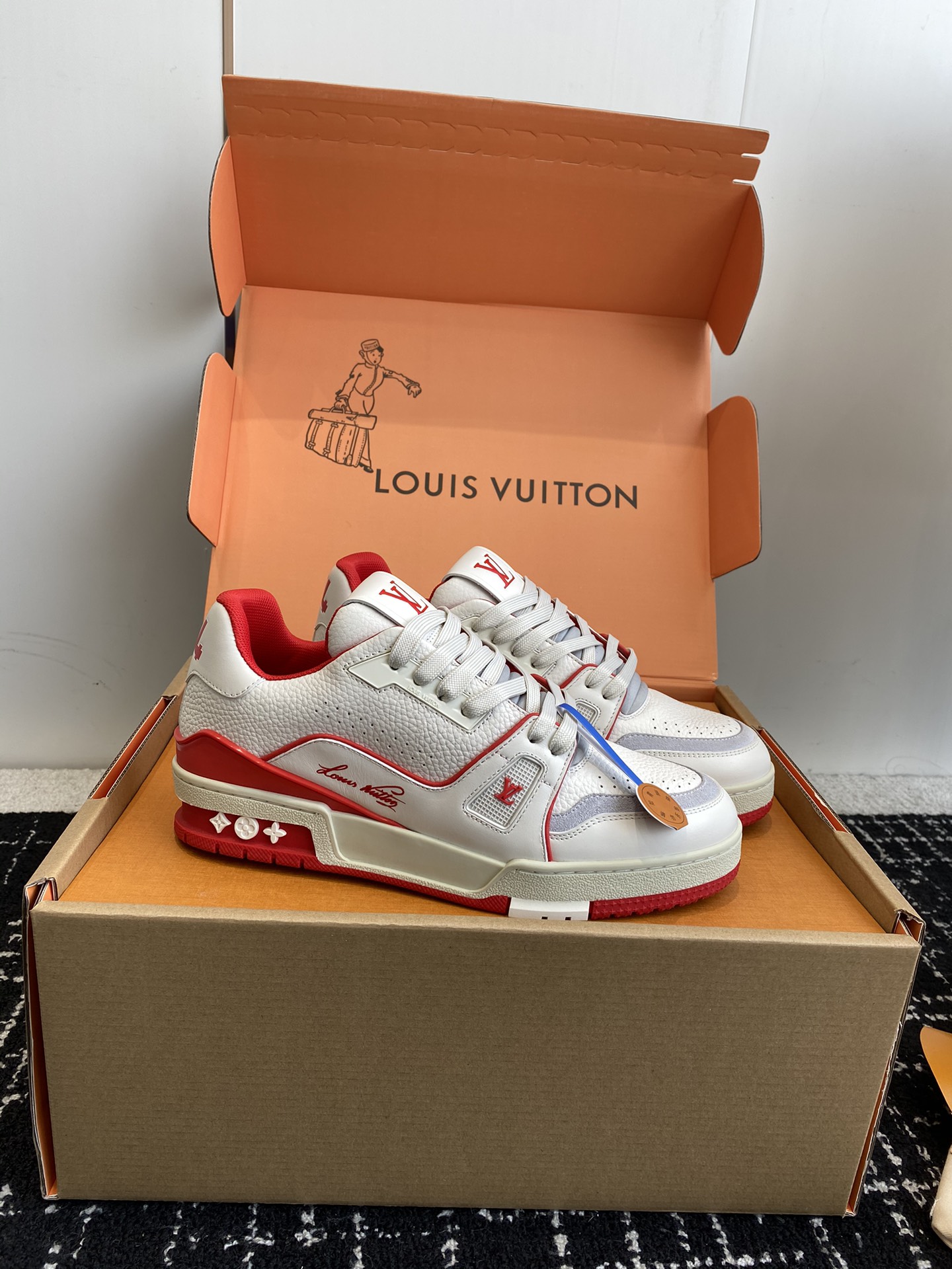 代购级
Louis Vuitton 驴家的爆款！trainer板鞋，每个人都必须入的款，绝不后悔！

超