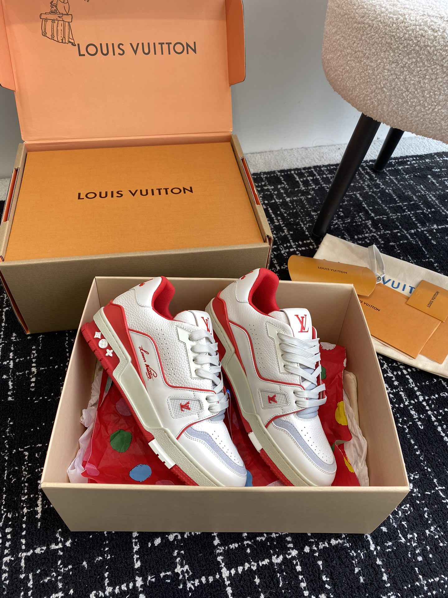 代购级
Louis Vuitton 驴家的爆款！trainer板鞋，每个人都必须入的款，绝不后悔！

超