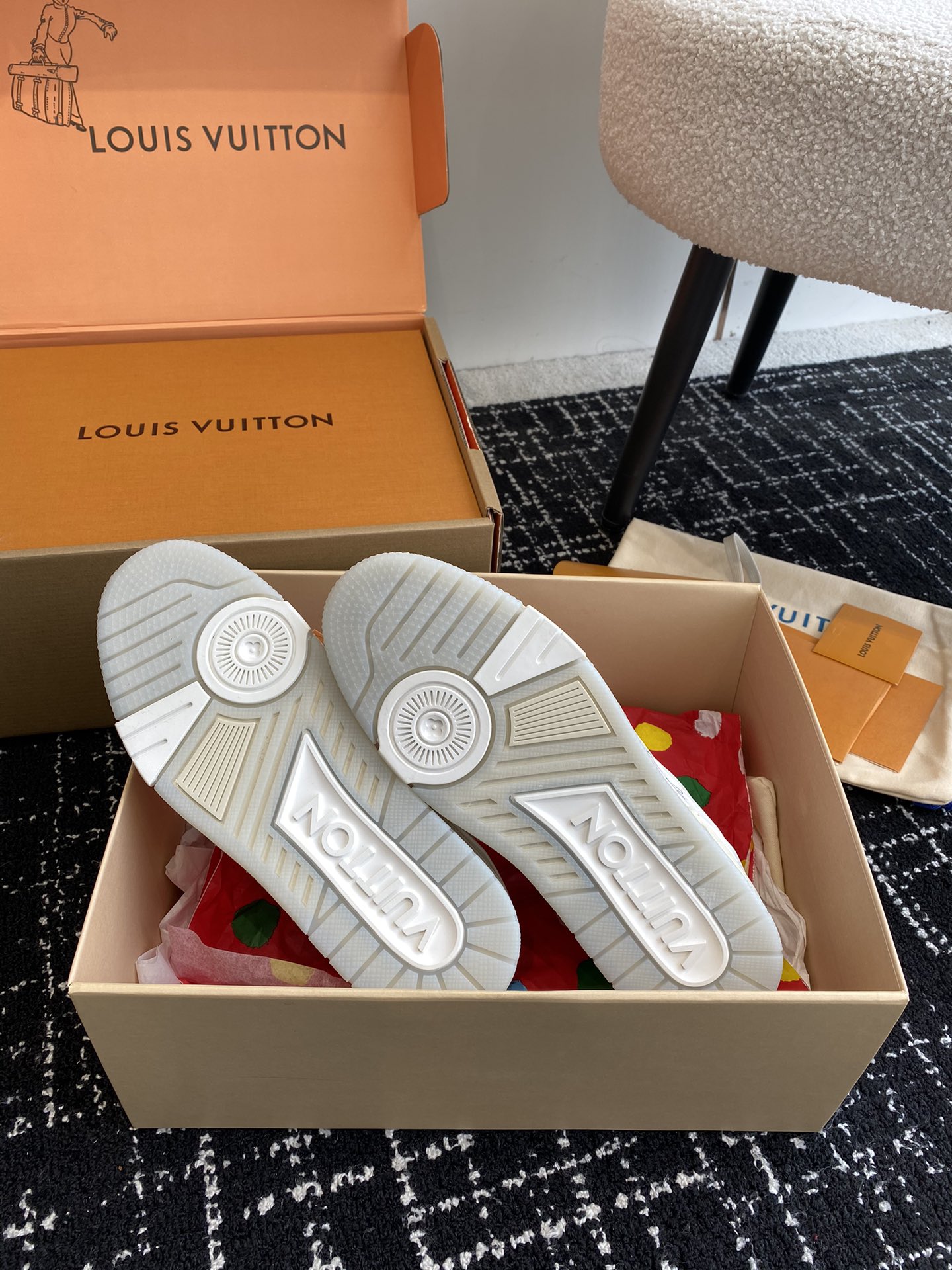 代购级
Louis Vuitton 驴家的爆款！trainer板鞋，每个人都必须入的款，绝不后悔！

超