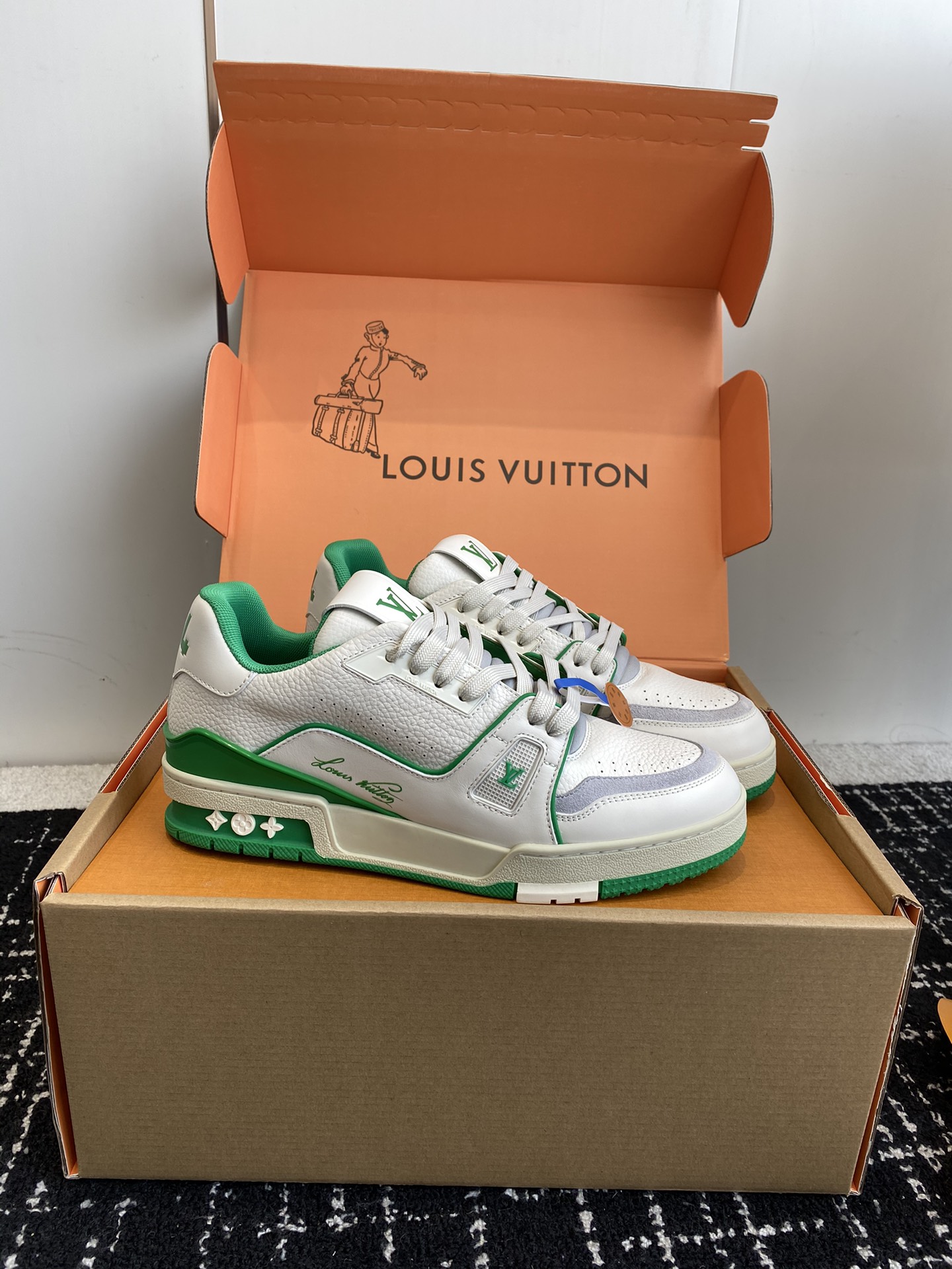 代购级
Louis Vuitton 驴家的爆款！trainer板鞋，每个人都必须入的款，绝不后悔！

超