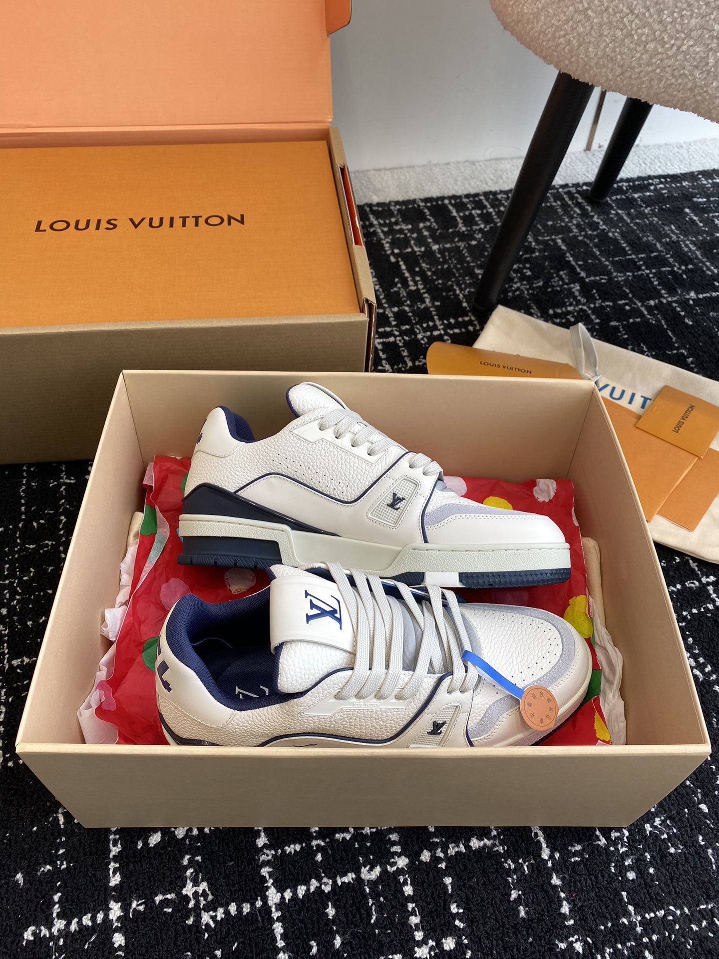 代购级
Louis Vuitton 驴家的爆款！trainer板鞋，每个人都必须入的款，绝不后悔！

超