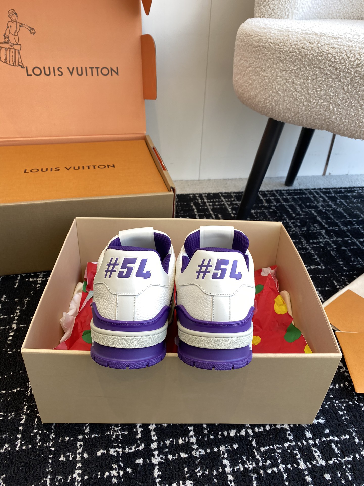 代购级
Louis Vuitton 驴家的爆款！trainer板鞋，每个人都必须入的款，绝不后悔！

超