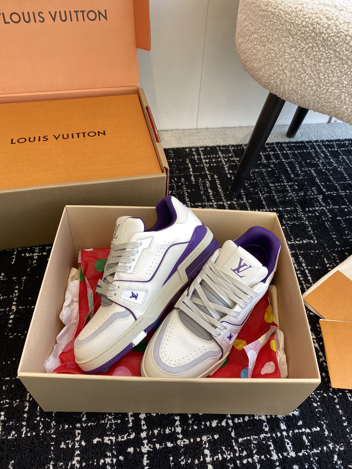 代购级
Louis Vuitton 驴家的爆款！trainer板鞋，每个人都必须入的款，绝不后悔！

超