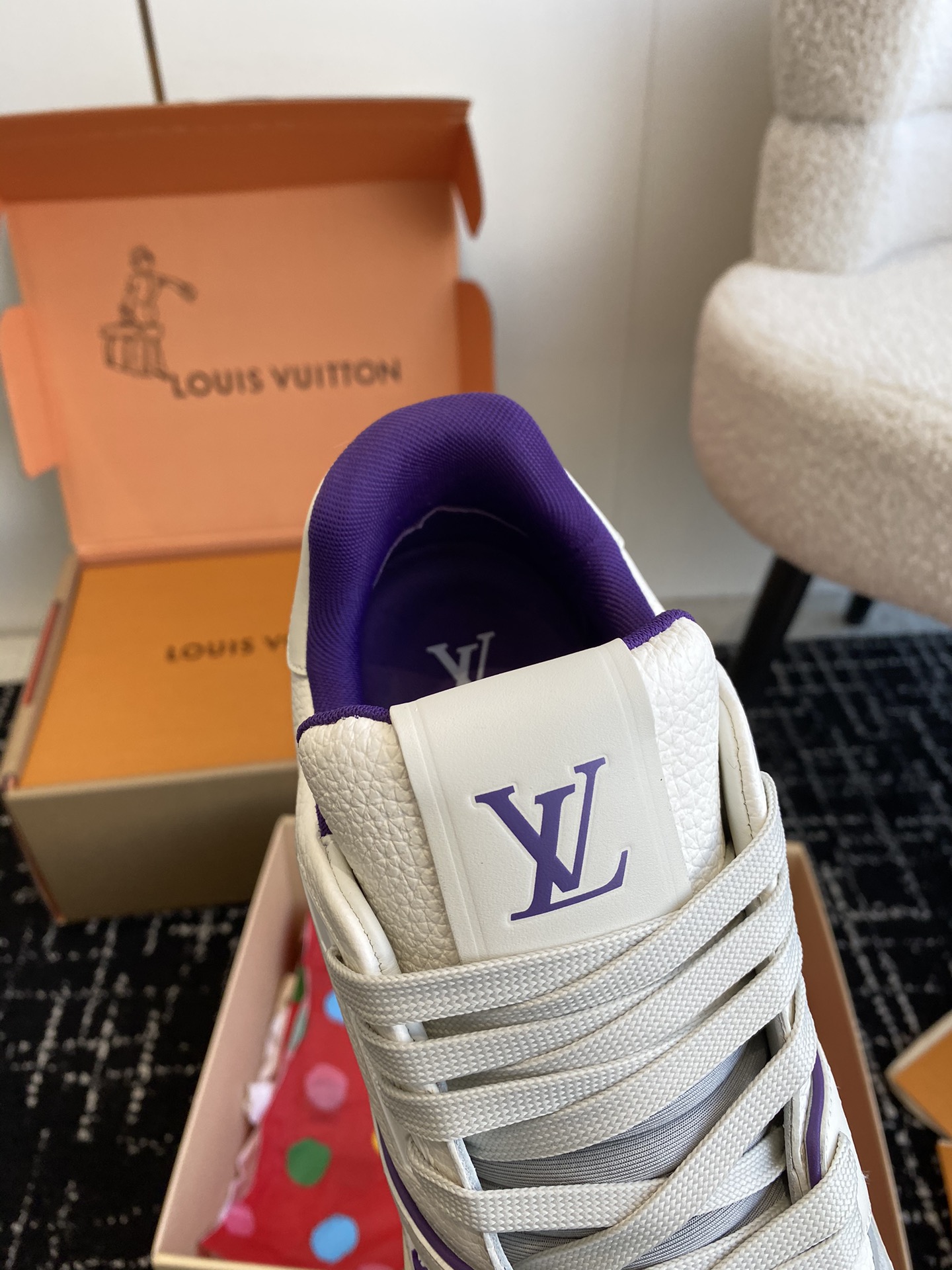 代购级
Louis Vuitton 驴家的爆款！trainer板鞋，每个人都必须入的款，绝不后悔！

超