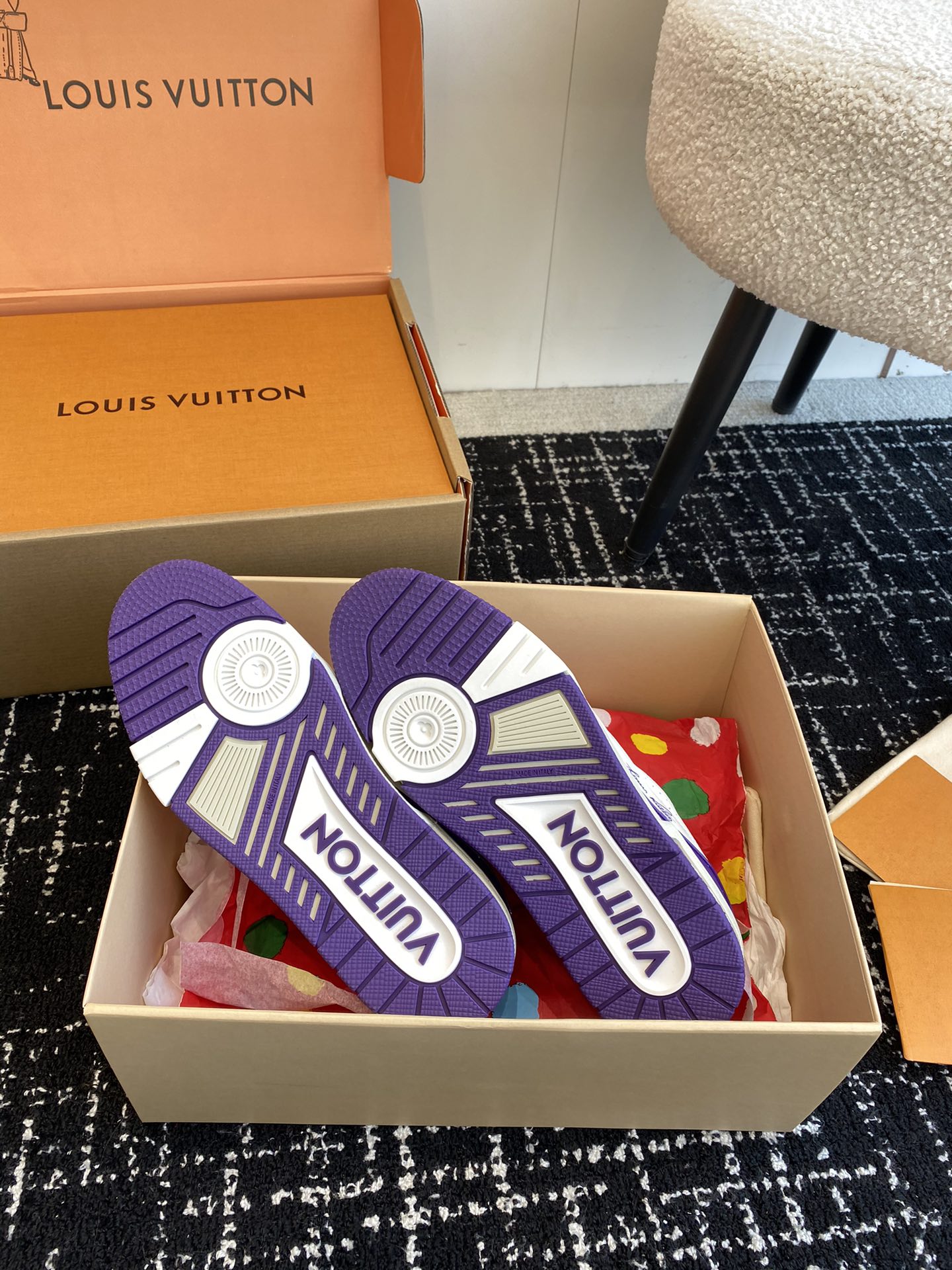 代购级
Louis Vuitton 驴家的爆款！trainer板鞋，每个人都必须入的款，绝不后悔！

超